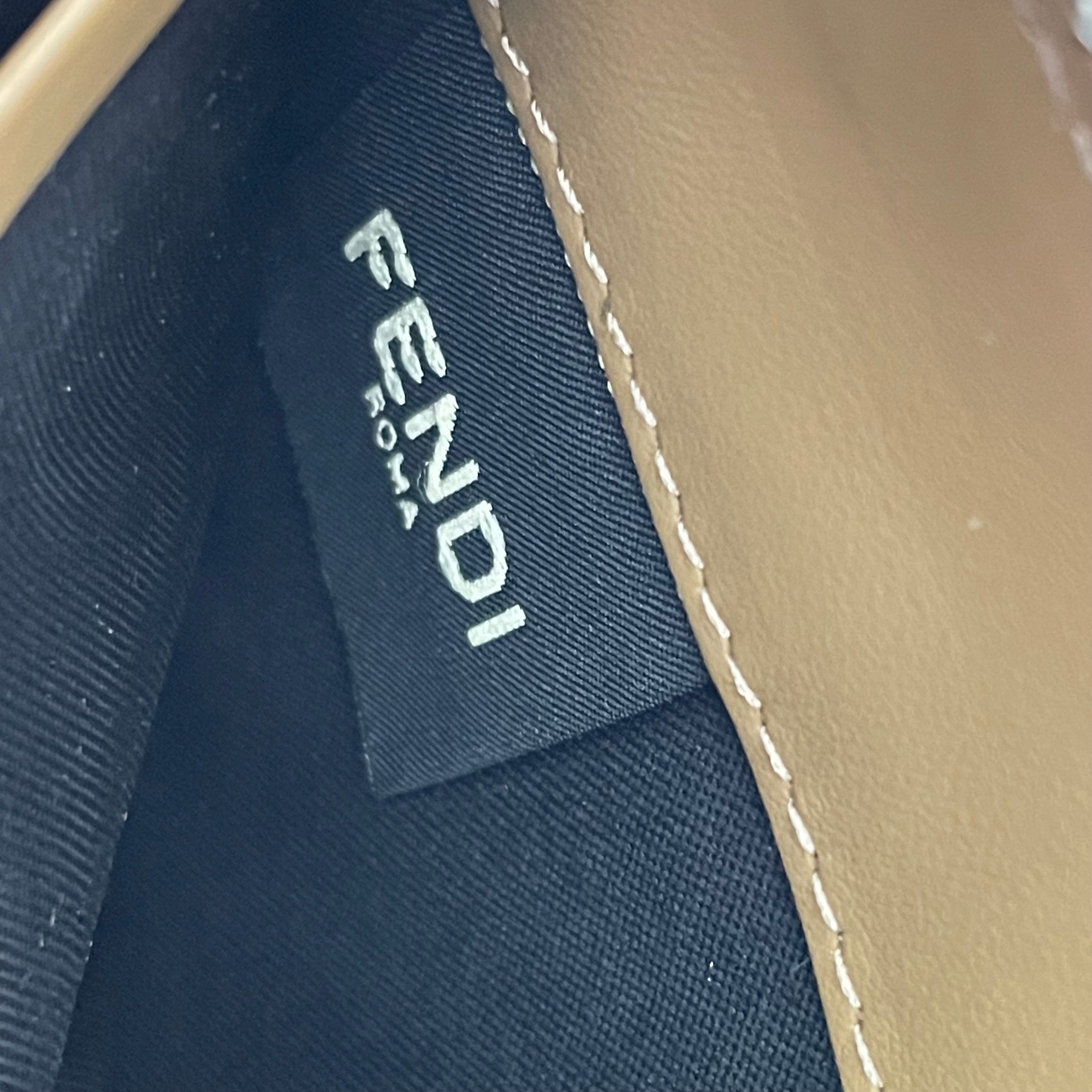 FENDI_(フェンディ)_ジップアラウンド長財布_ 7M0210 AJF8 _中古品