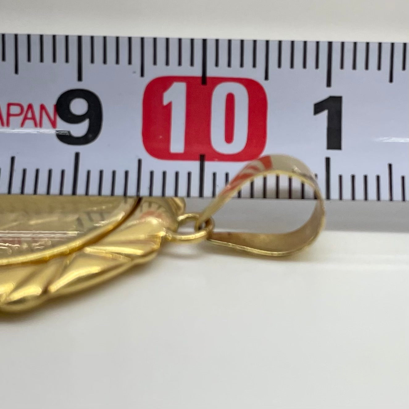 ノンブランド _マン島キャット金貨 _ペンダントトップ _純金コイン1/5oz 枠K18_ ガラス込10.6g_中古品