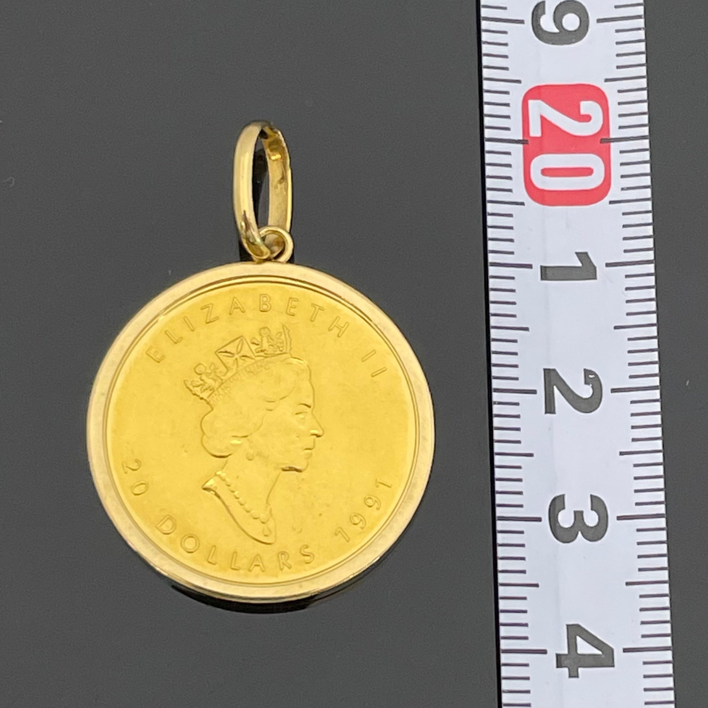ノンブランド_ 純金コインペンダントトップ_ メイプルリーフ金貨1/2oz_ K18枠(総重量17.8g)_中古品