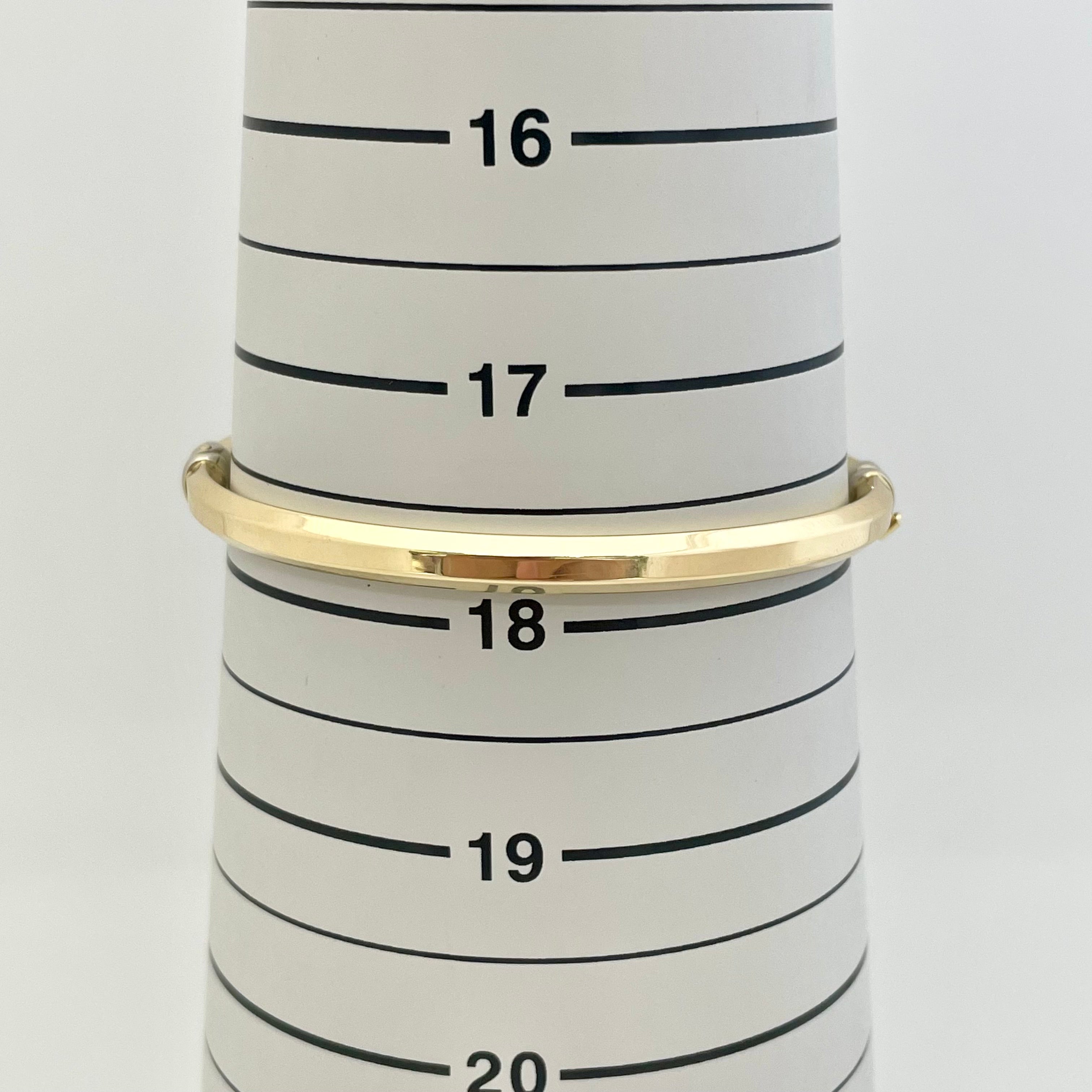 【送料無料】_ UNOAERRE_(ウノアエレ)_K18バングル_7.8g/17.5cm_ 中古品
