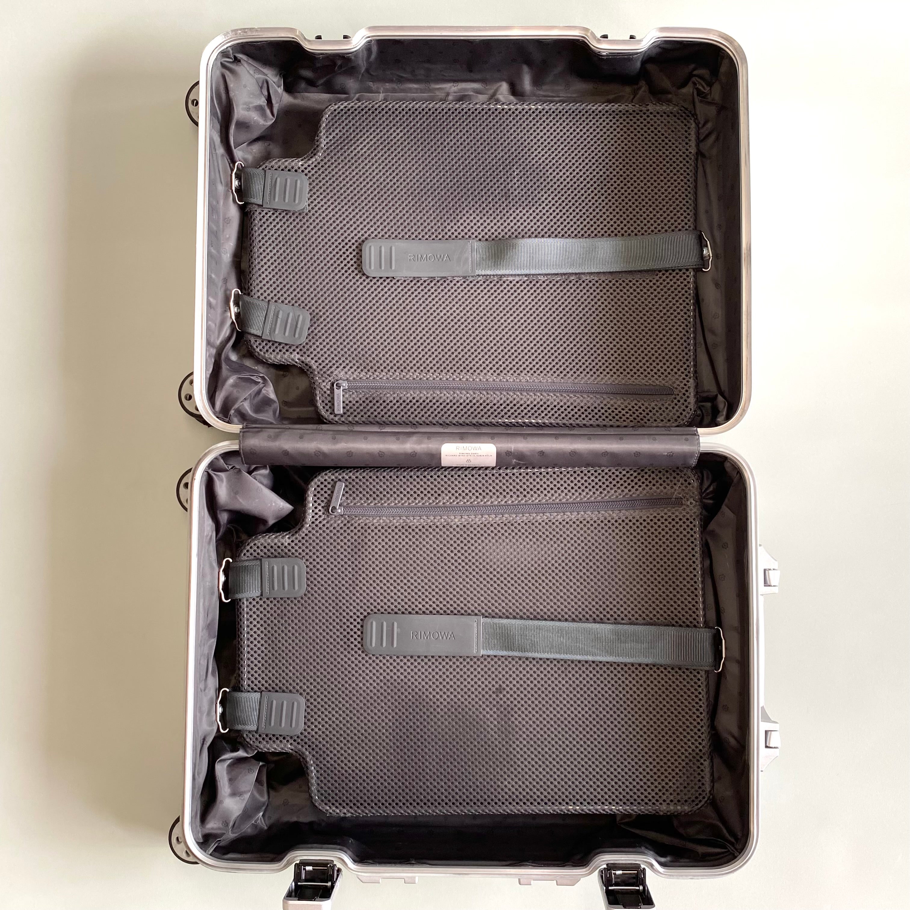 【送料無料】_RIMOWA_(リモワ)_ORIGINAL キャビン S_92552004 アルミニウム_シルバー 31L 4輪 スーツケース_中古品