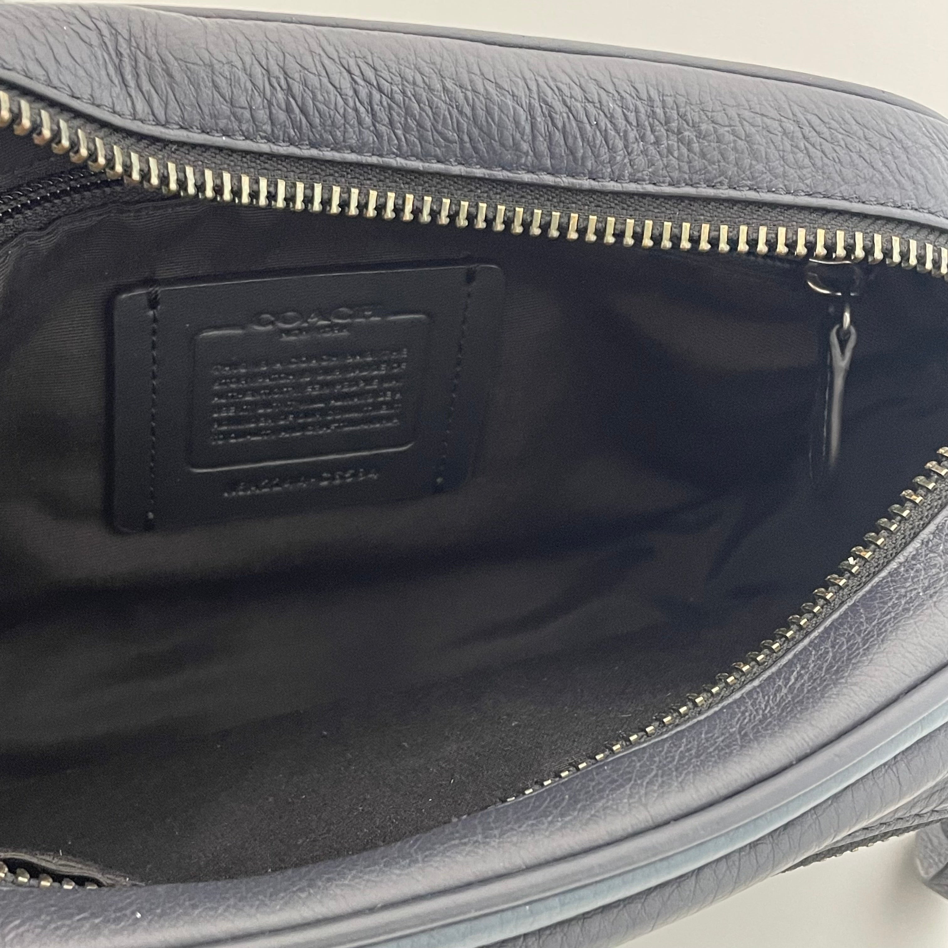 【送料無料】_ COACH_(コーチ)_レザー ショルダー _スモール カメラバッグ _C6584 _中古品