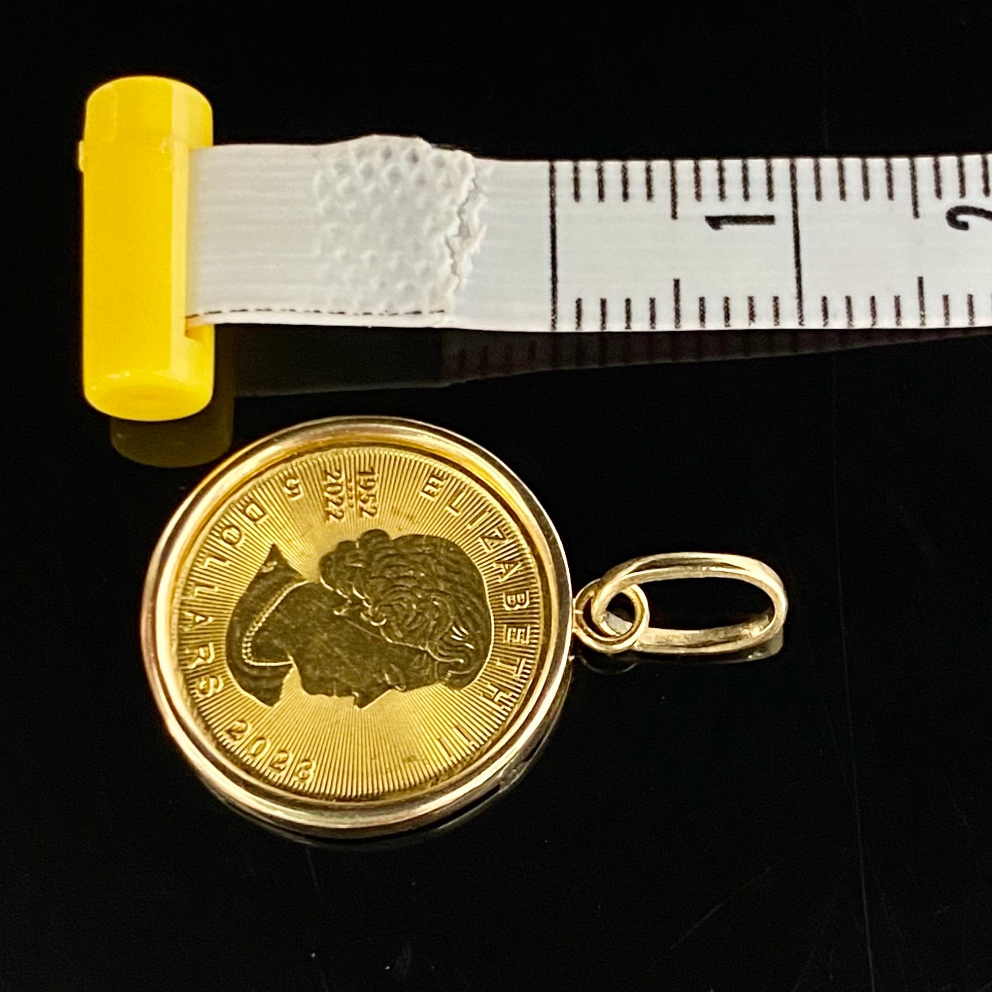 【送料無料】_ ノンブランド _メイプルリーフ金貨1/10oz_ペンダントトップ _枠K18/総重量4.1g _中古品