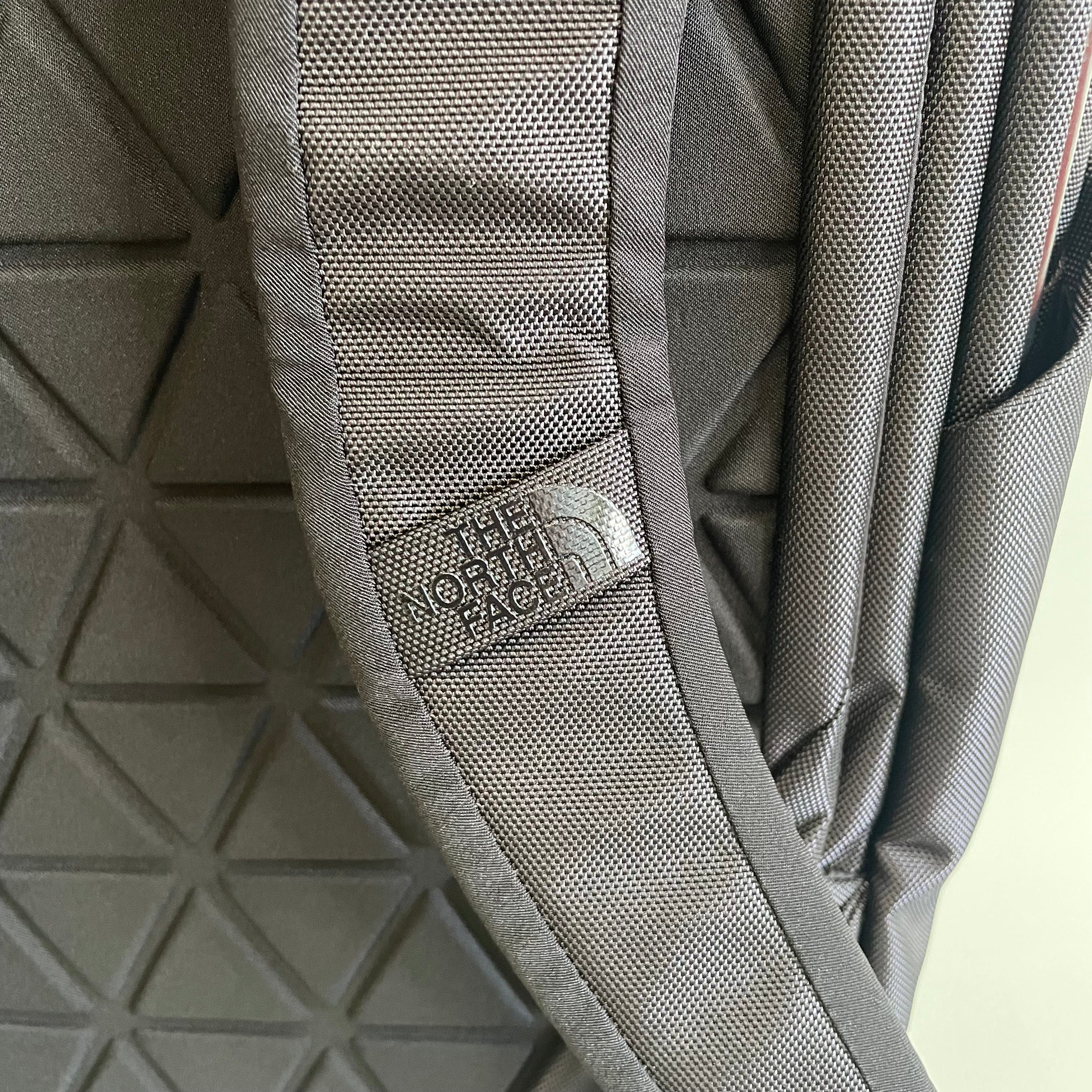 【送料無料】_ THE NORTH FACE _(ザ・ノース・フェイス)_シャトルデイバック_ NM82329_ 中古品