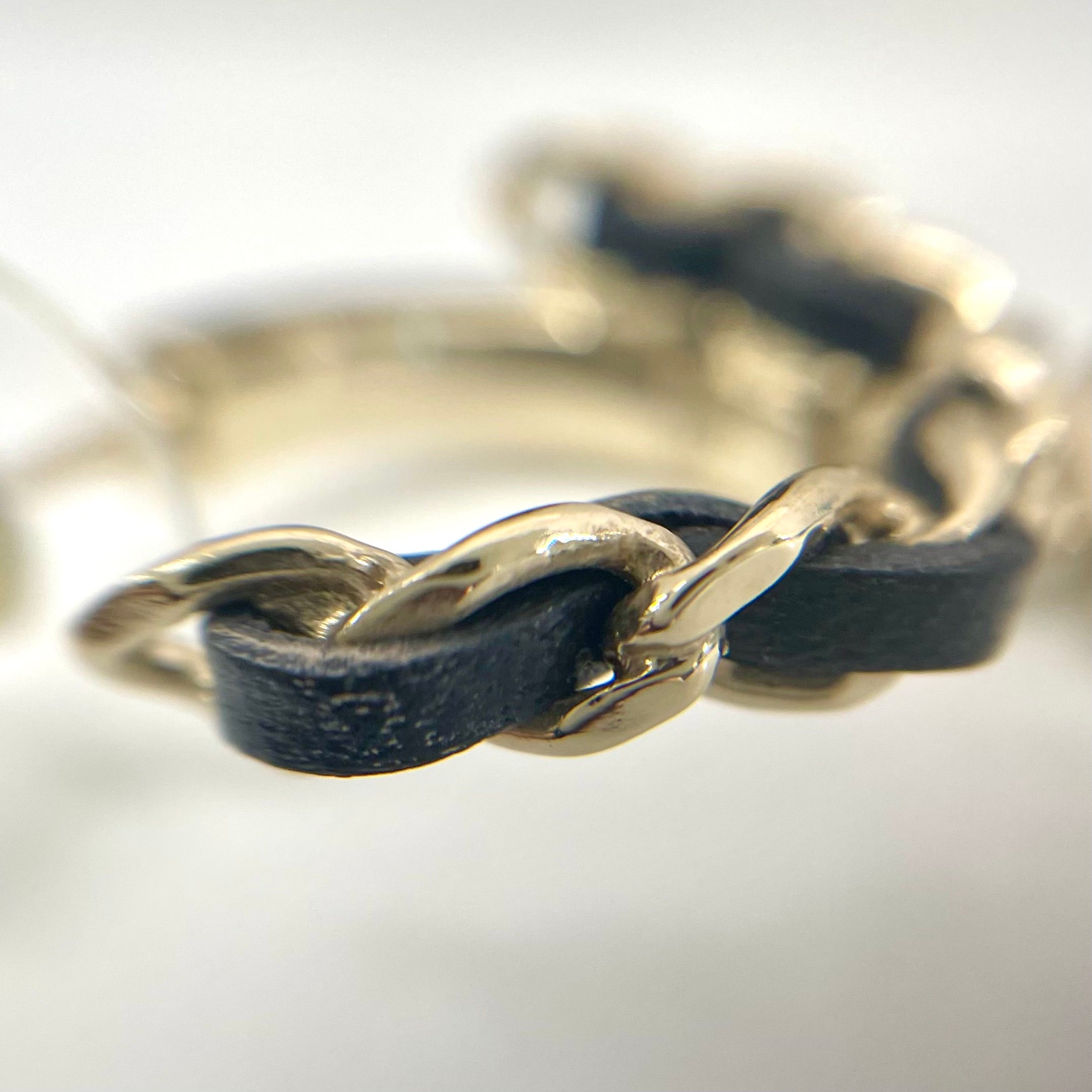 【送料無料】_CHANEL_(シャネル)ピアス _メタル & ラムスキン _ゴールド/ブラック_AB9109 B08594 NJ196_ 中古品