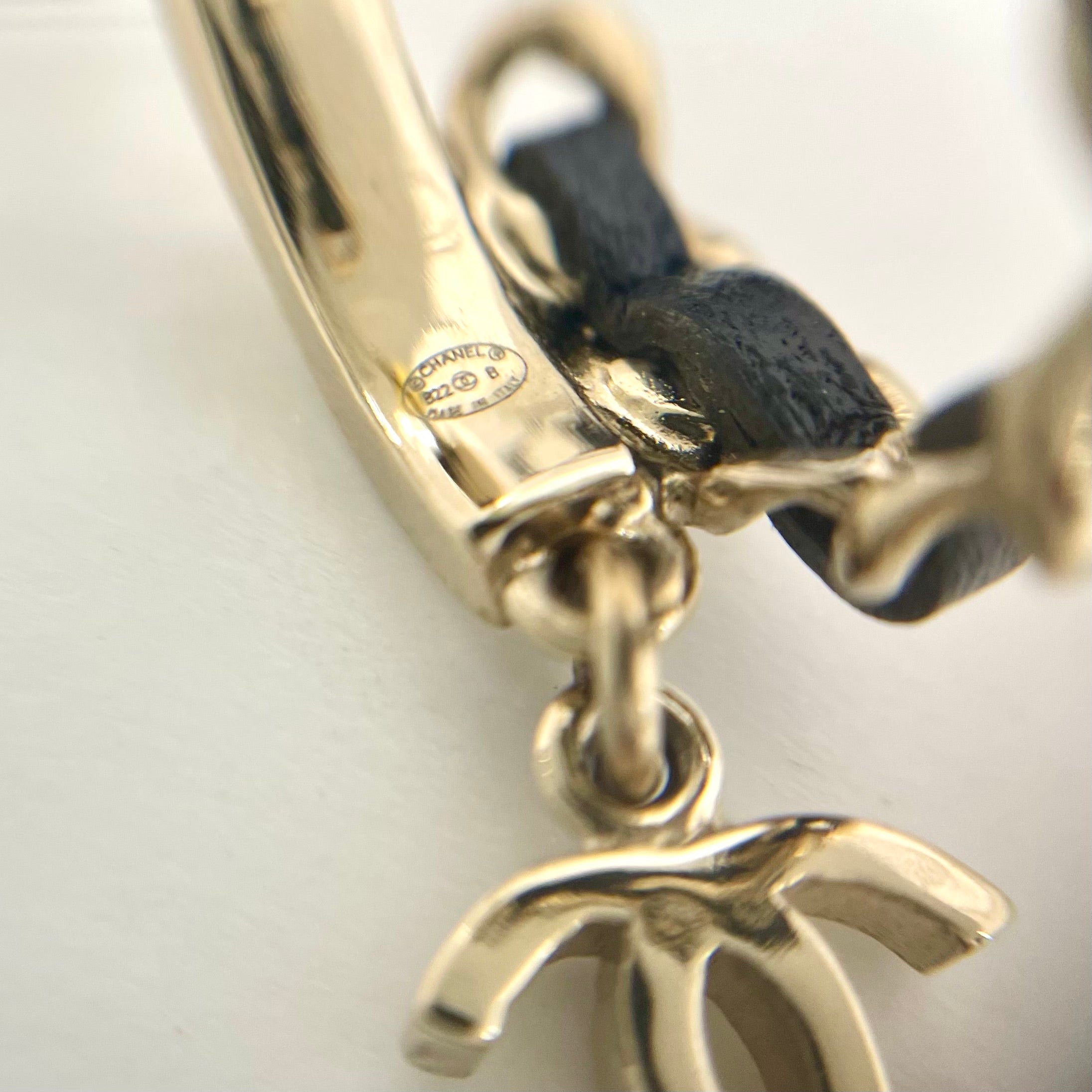 【送料無料】_CHANEL_(シャネル)ピアス _メタル & ラムスキン _ゴールド/ブラック_AB9109 B08594 NJ196_ 中古品