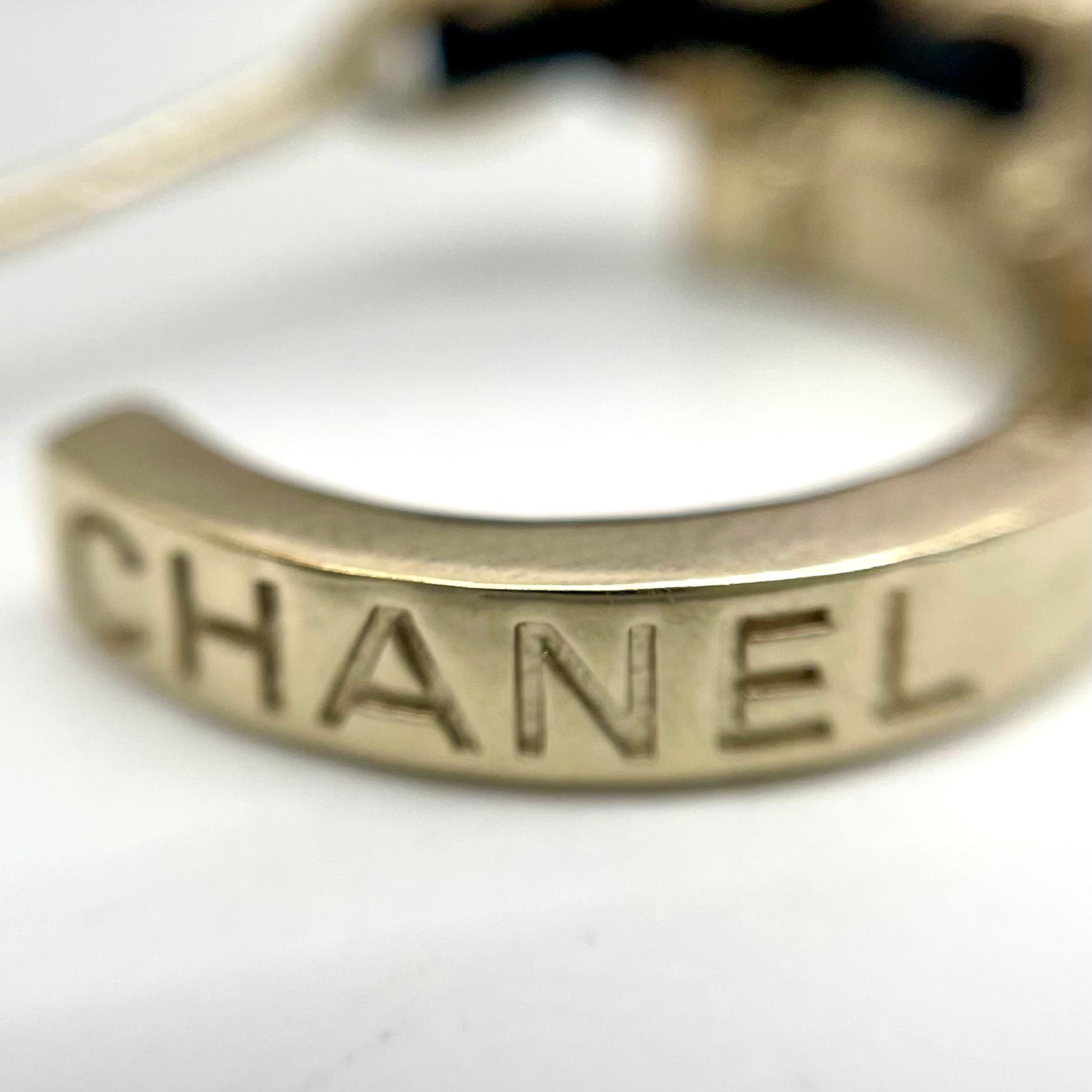 【送料無料】_CHANEL_(シャネル)ピアス _メタル & ラムスキン _ゴールド/ブラック_AB9109 B08594 NJ196_ 中古品