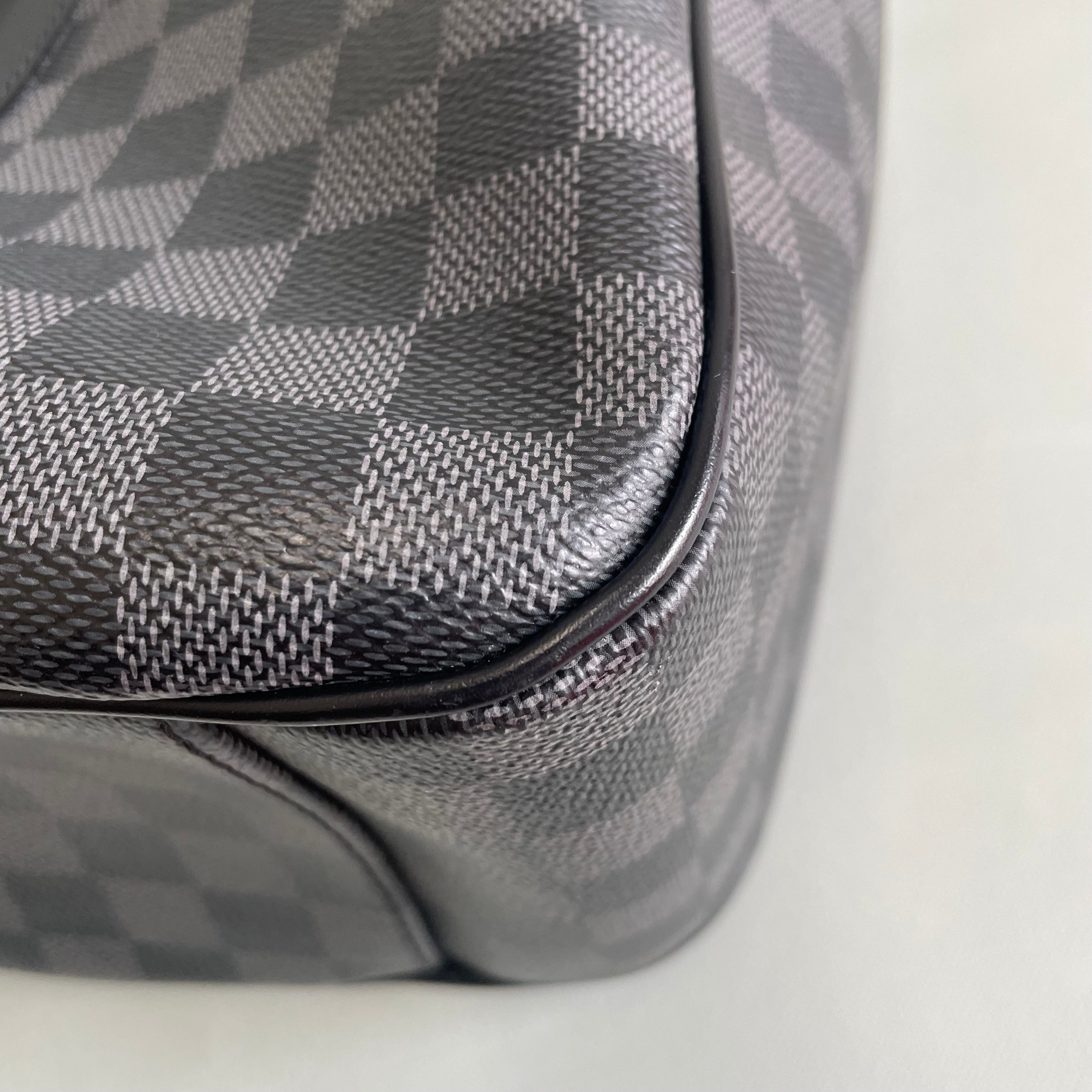 LOUIS VUITTON _(ルイヴィトン) _ダミエグラフィット_ タダオ 本体のみ_(ショルダーベルト無し)_ N51192_ 中古品