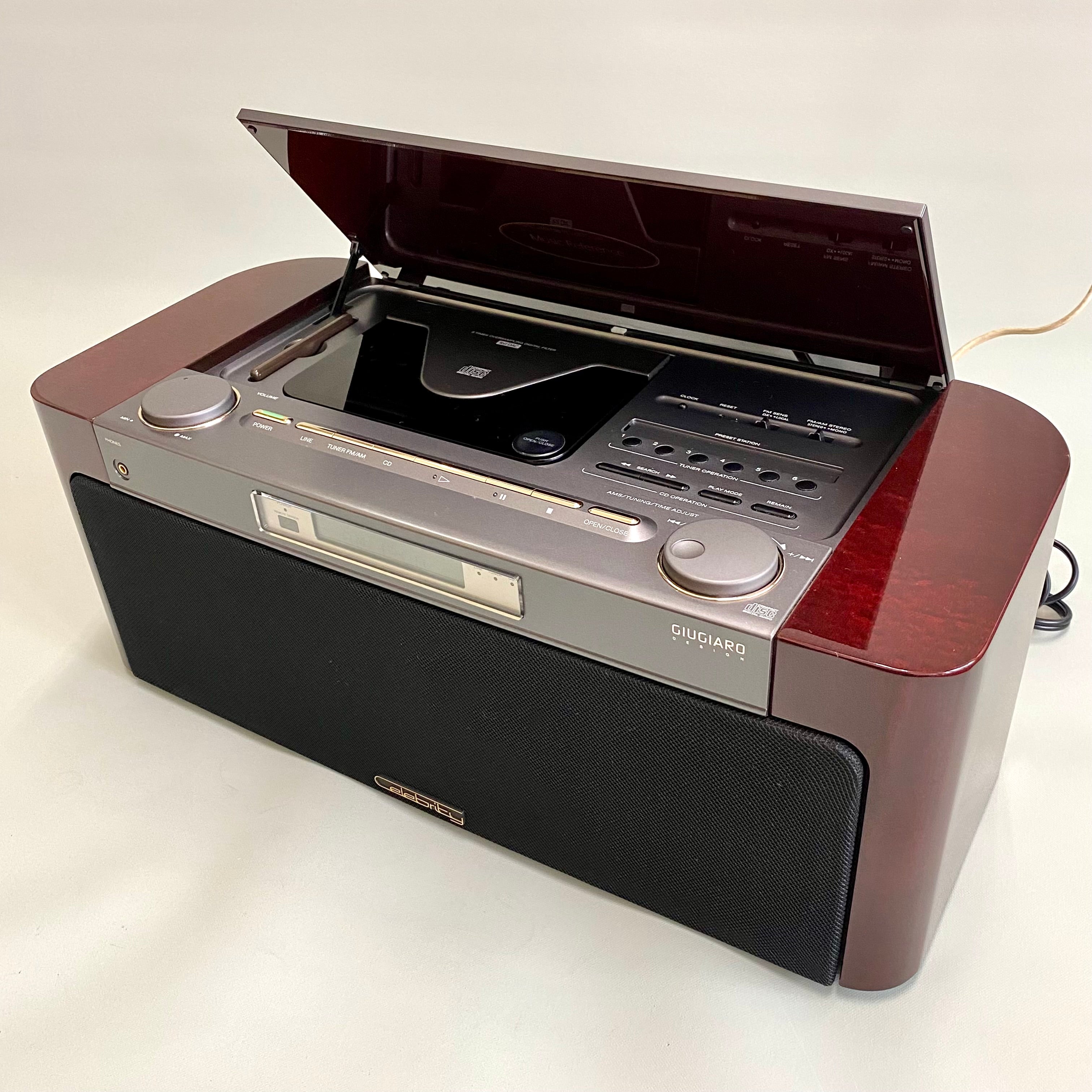 SONY (ソニー)_Celebrity セレブリティ D3000_GIUGIAROデザイン_CD NEWSTEREO ラジオ_中古品