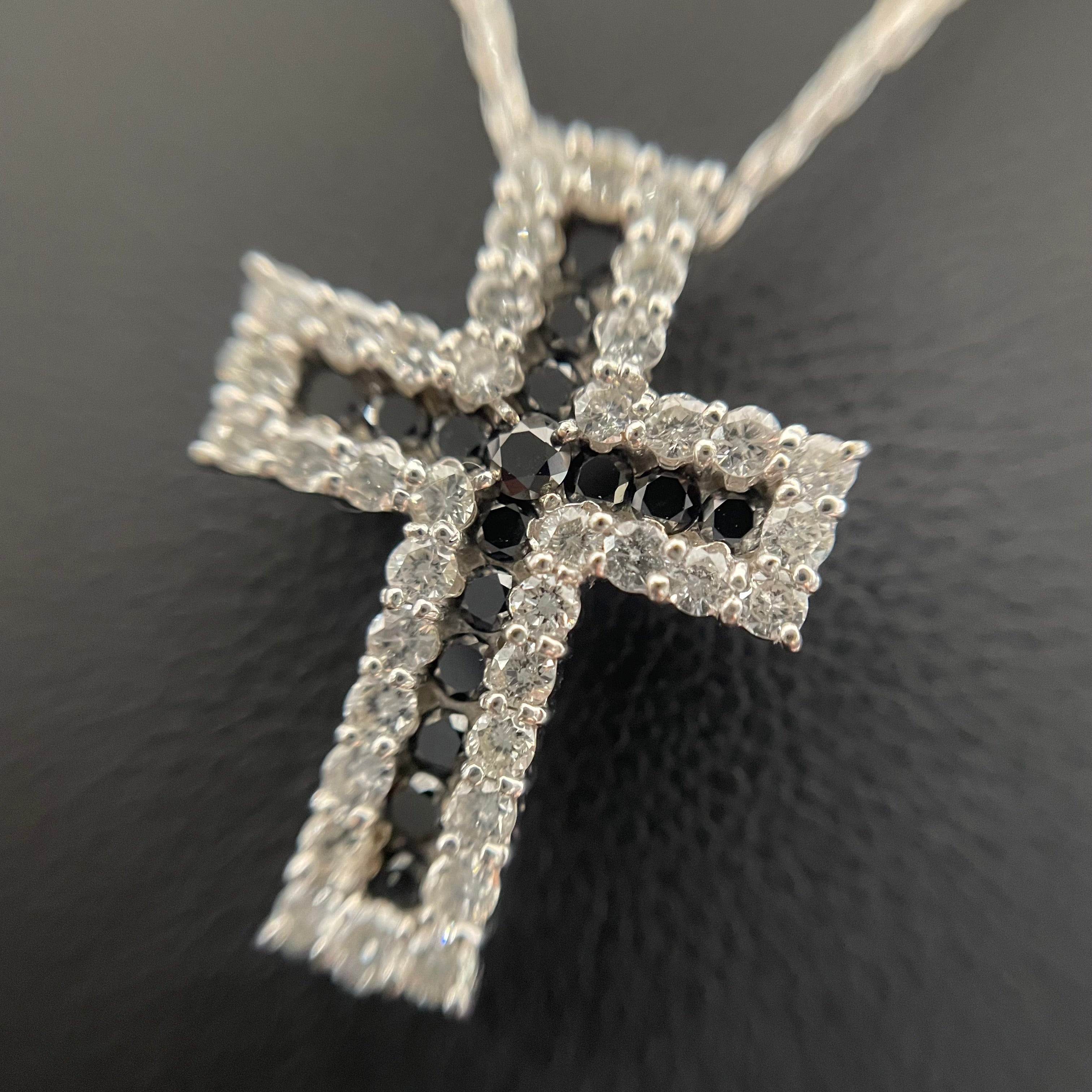 ノンブランド _K18WG _ダイヤモンド _クロスペンダント_ネックレス FD1.0ct/4.4g _中古品