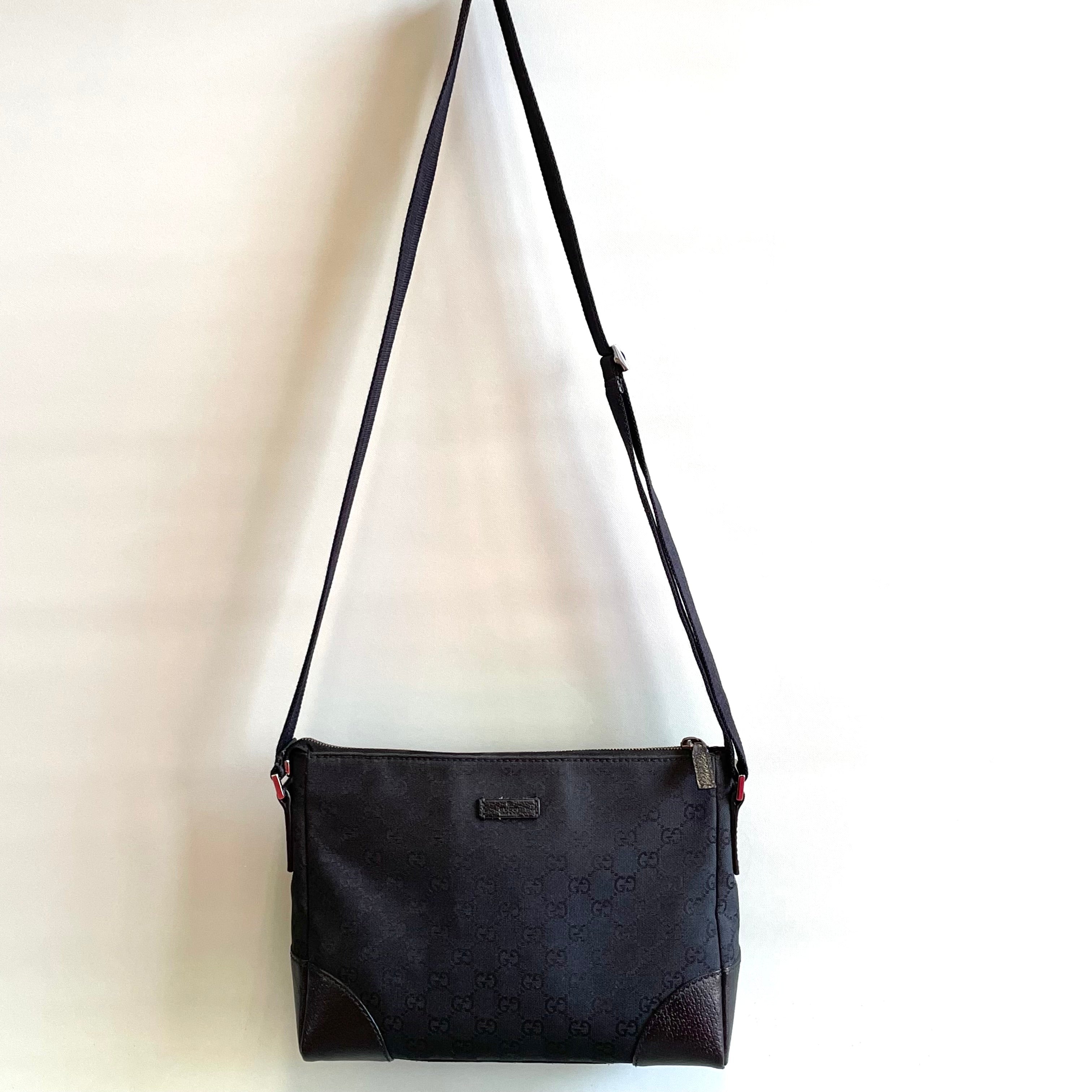 GUCCI_(グッチ)_GGキャンバス_ショルダーバック_114273ブラック_中古品