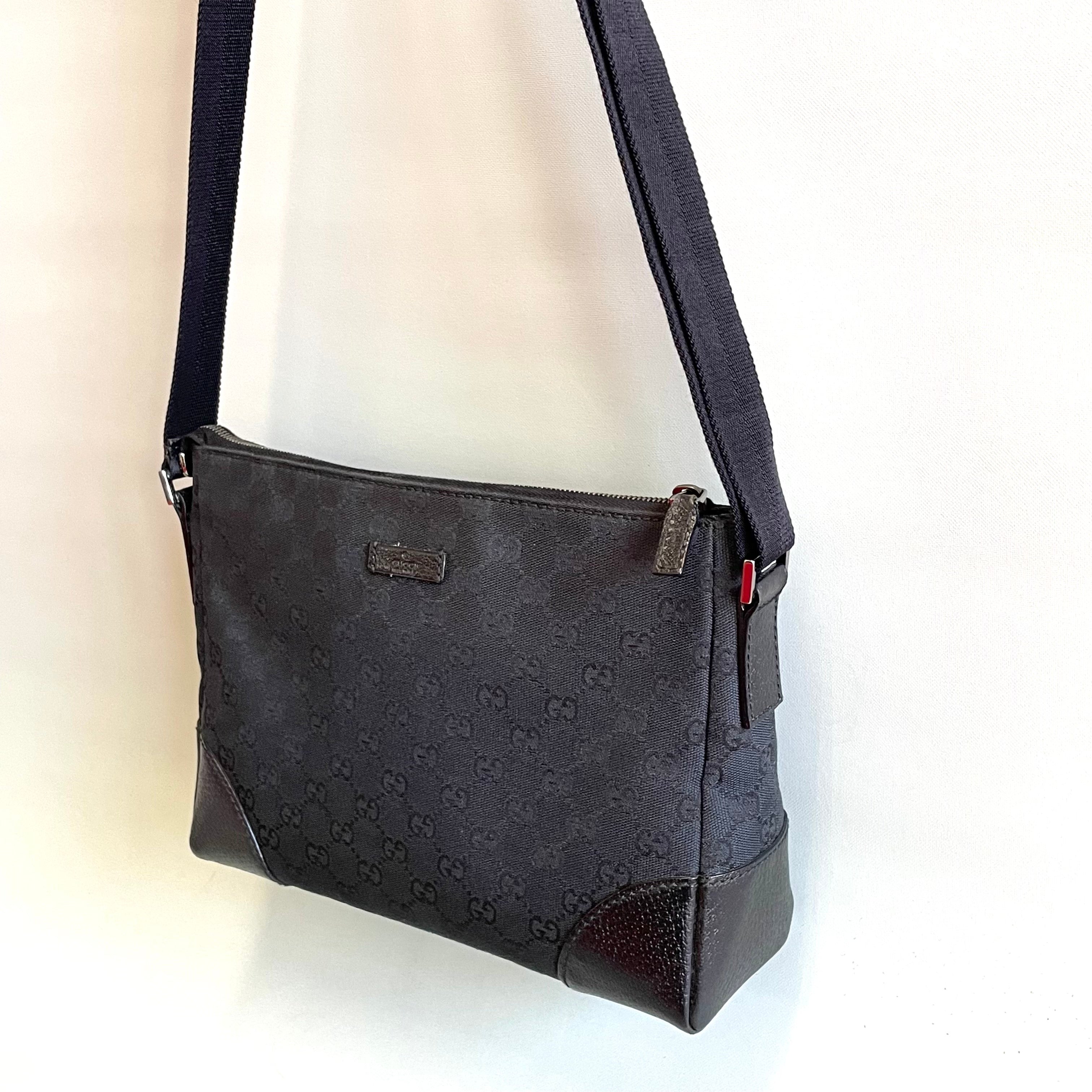 GUCCI_(グッチ)_GGキャンバス_ショルダーバック_114273ブラック_中古品