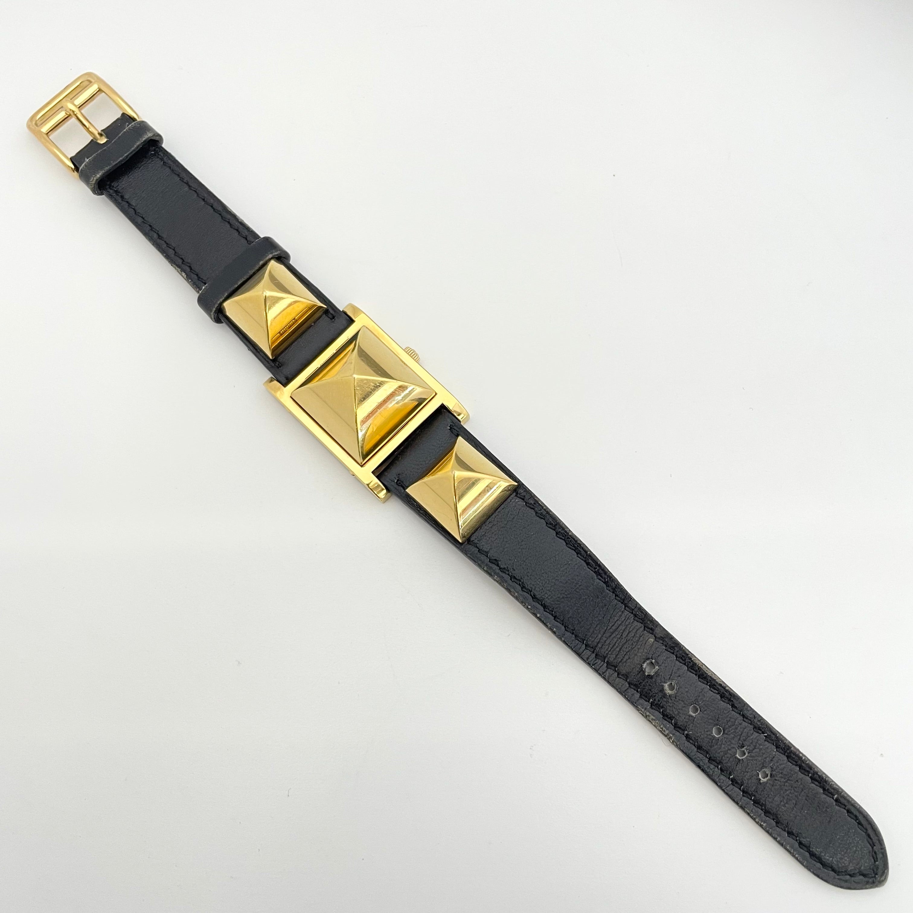 HERMES_(エルメス) _メドール _レディス腕時計_ゴールド/白文字盤 _黒レザーベルト_中古品