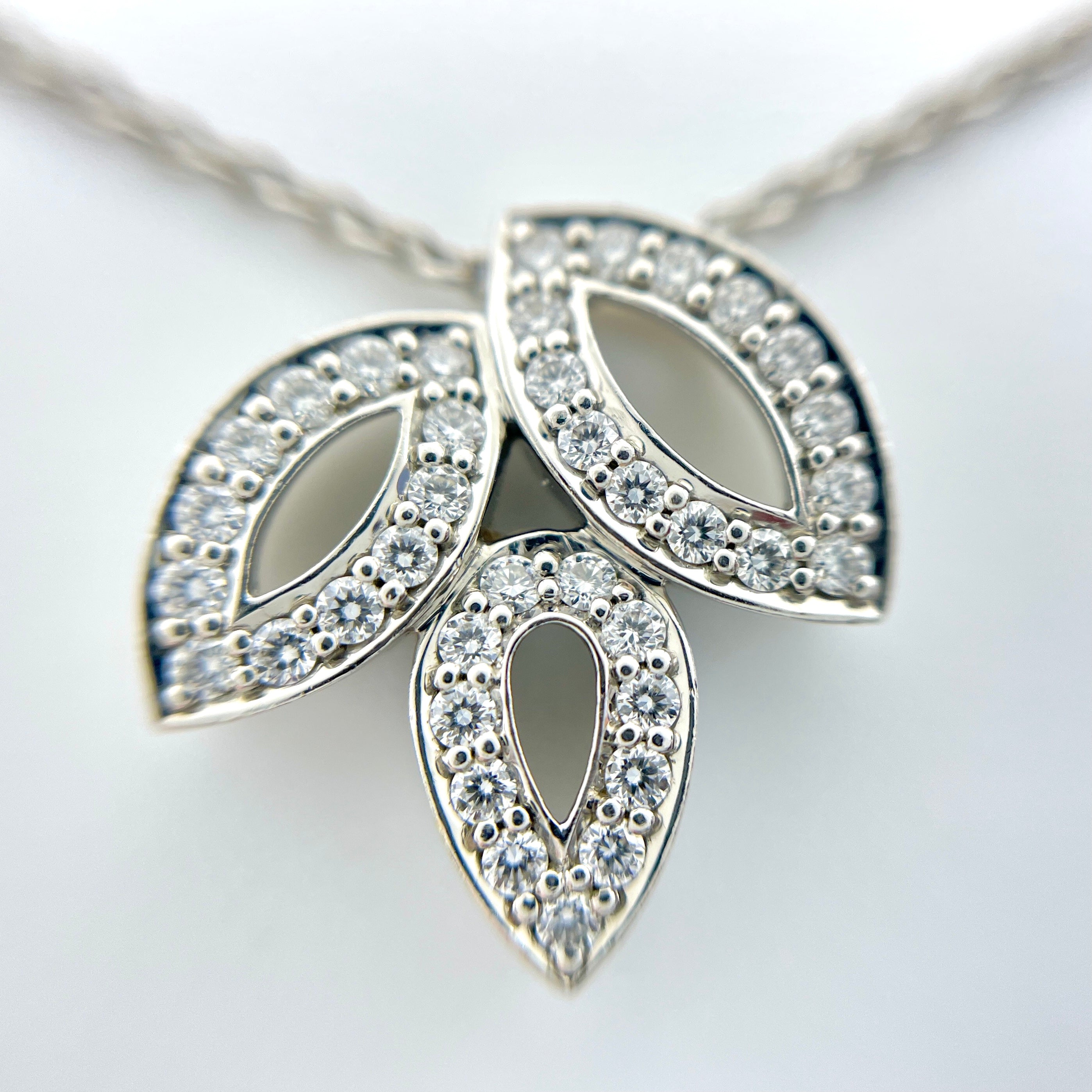 【送料無料】_HARRY WINSTON_(ハリーウィンストン)_リリークラスター・ミニ・ペンダント_PT950 ダイヤモンド 5.7gネックレス_中古品