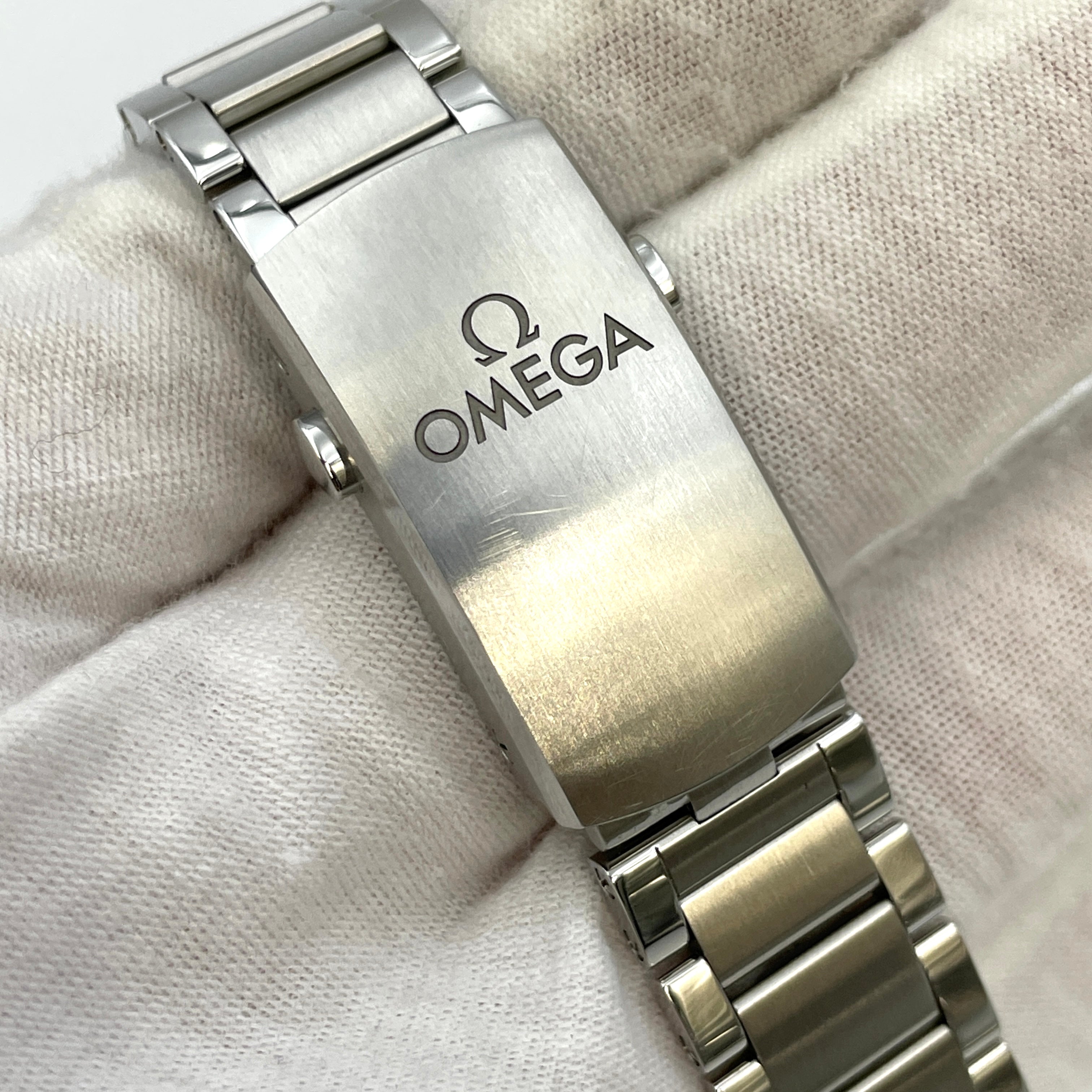 【送料無料】_OMEGA_(オメガ)_シーマスター300_234.30.41.21.01.001_自動巻き 腕時計_中古品