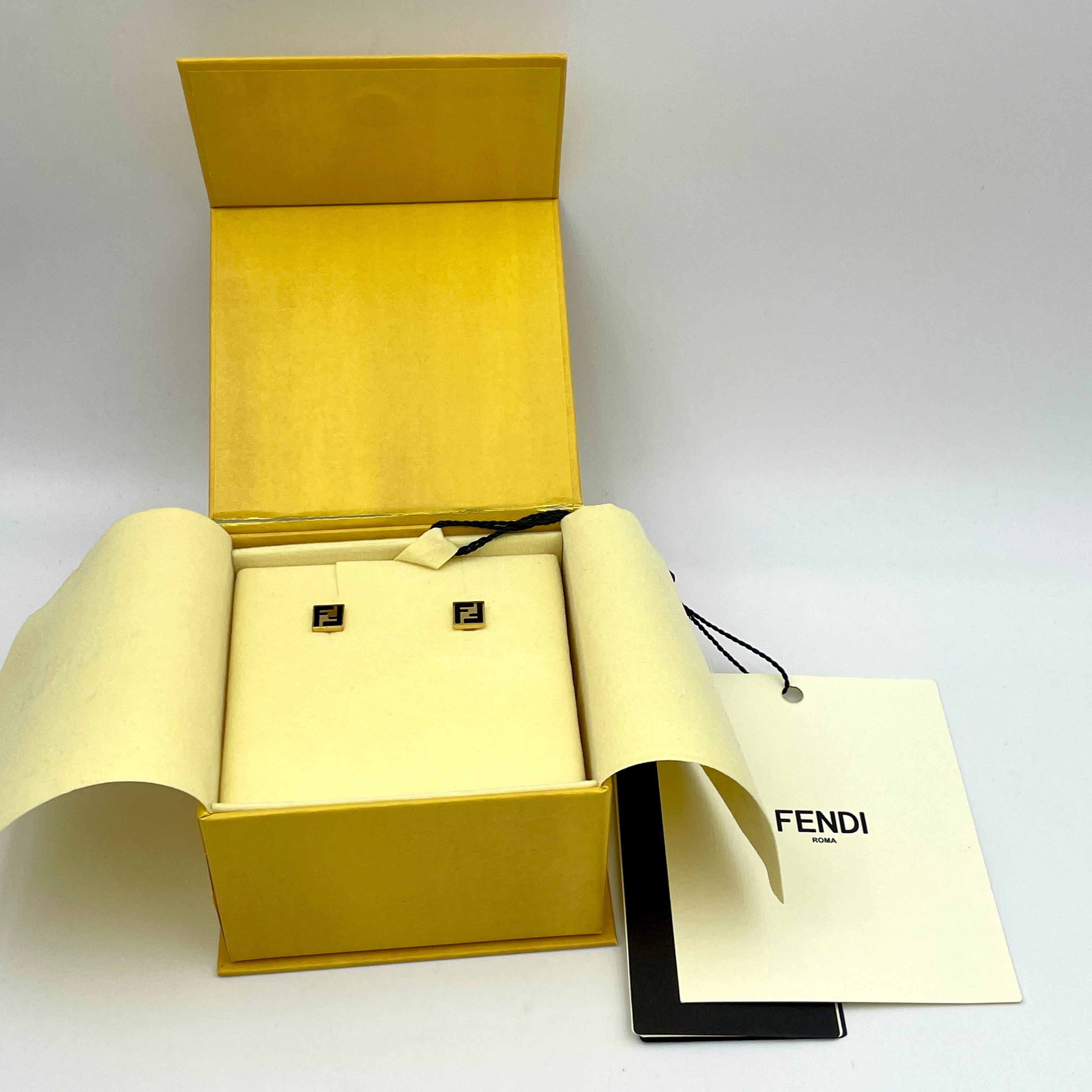 FENDI_(フェンディ)_8AH640 TL9_フォーエバー FFロゴ_中古品