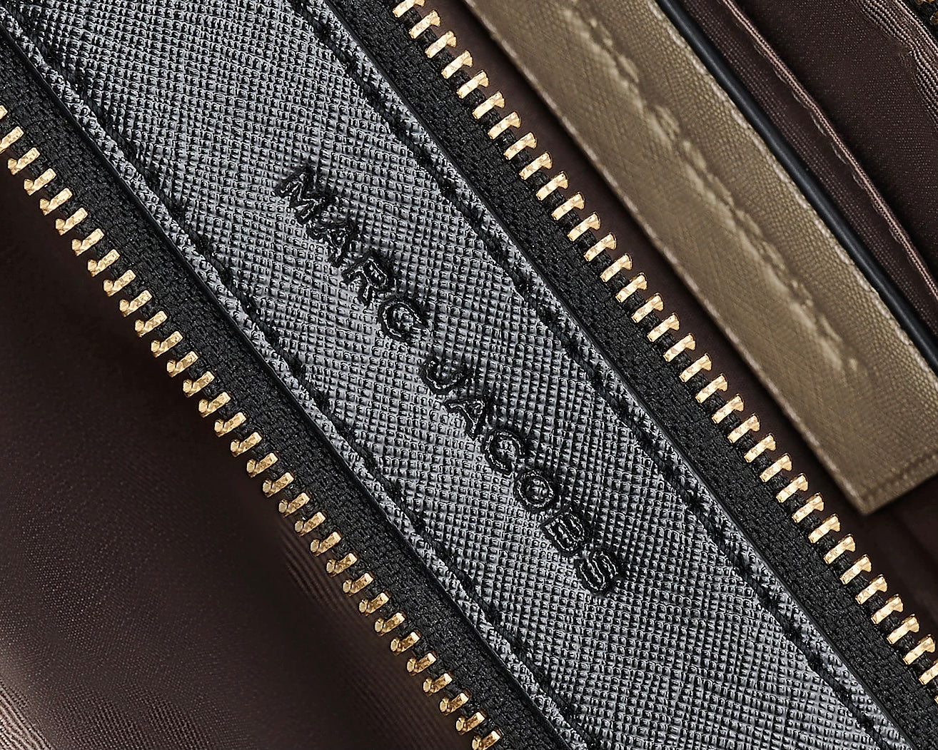 【送料無料】_ MARC JACOBS _(マークジェイコブス)_ザ スナップショット_M0012007 _中古品