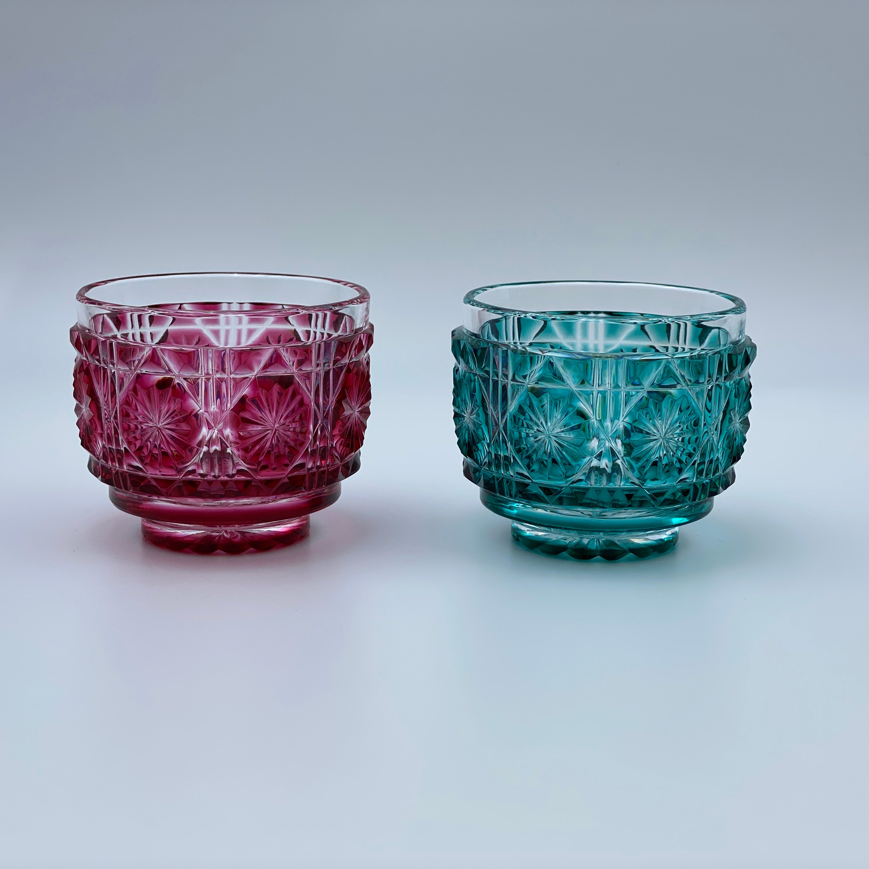 薩摩びーどろ工芸 作_復元 薩摩切子 色被せガラス_切子 猪口揃(金赤/緑)_中古品