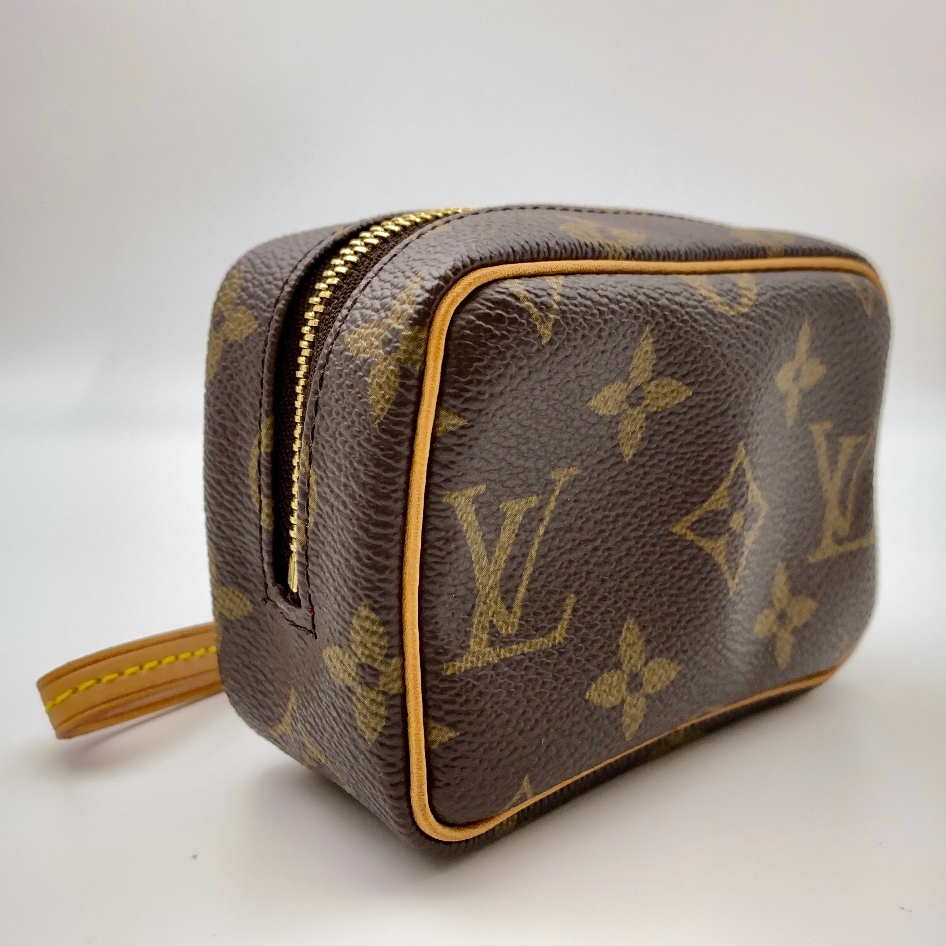 LOUIS VUITTON_(ルイヴィトン)_モノグラム トゥルース ワピティ_ストラップ付きミニポーチ_M58030_中古品
