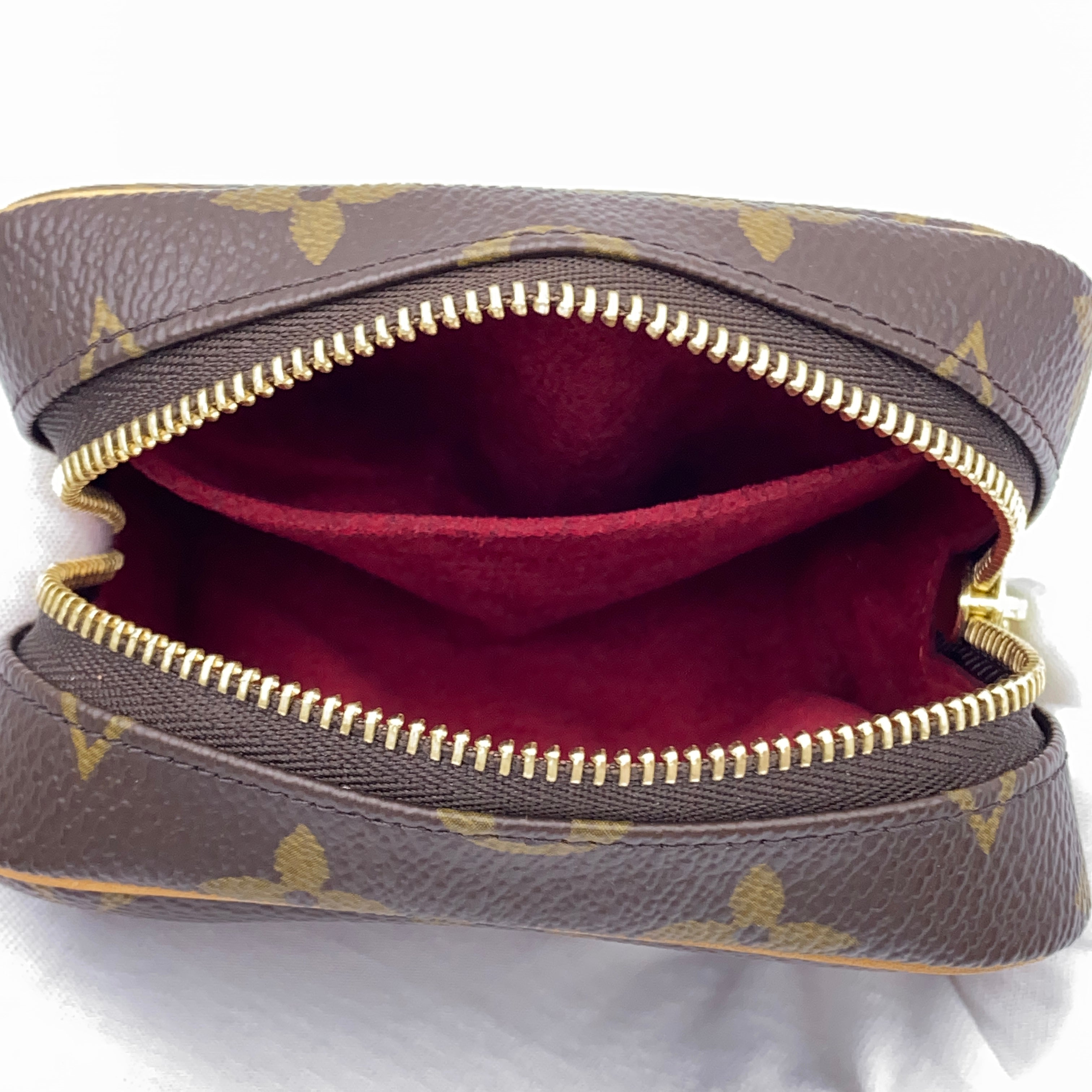 LOUIS VUITTON_(ルイヴィトン)_モノグラム トゥルース ワピティ_ストラップ付きミニポーチ_M58030_中古品