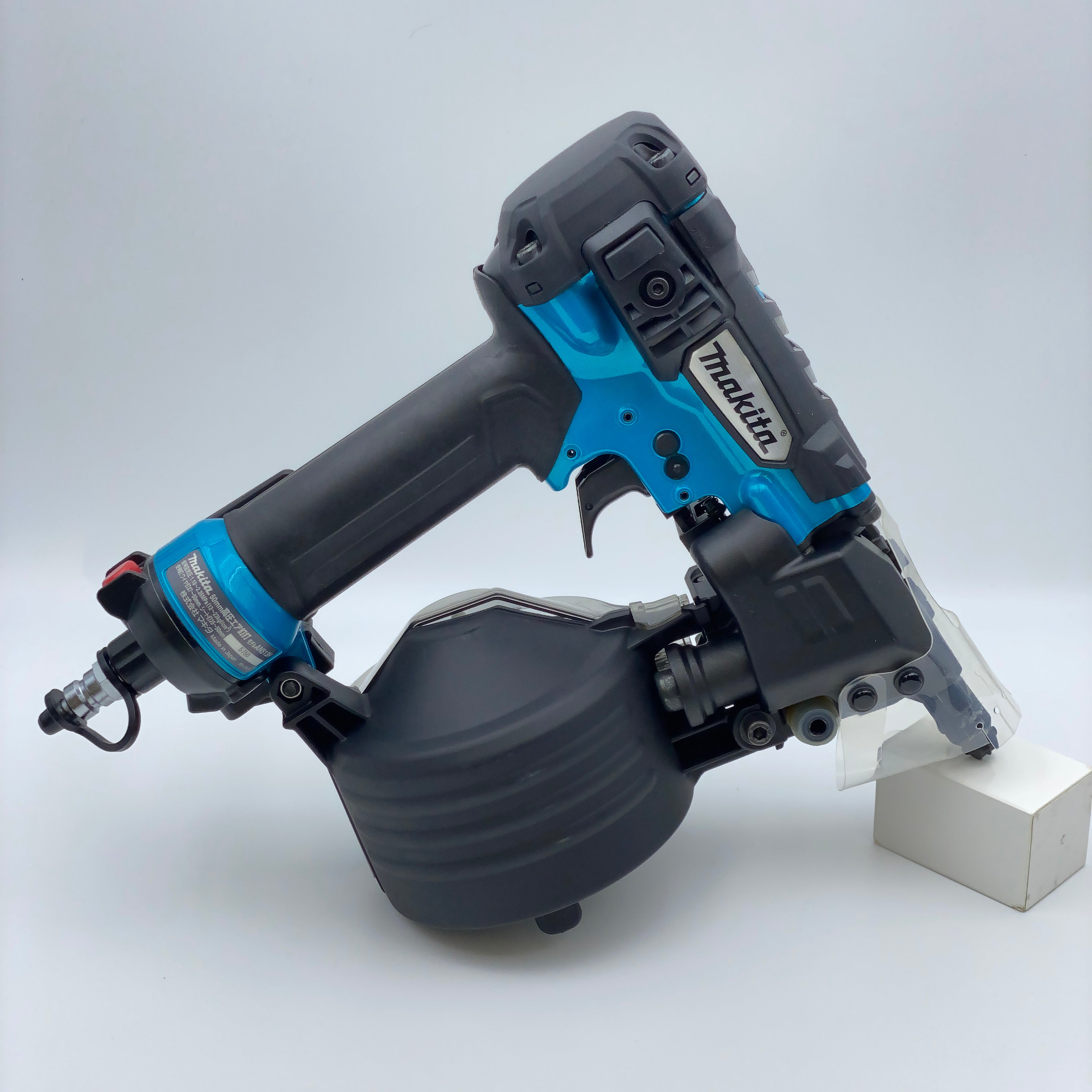 【送料無料】_ makita_(マキタ)_50㎜高圧エア釘打ち機_AN513HM(青)_下地 内装 フロア用_未使用品