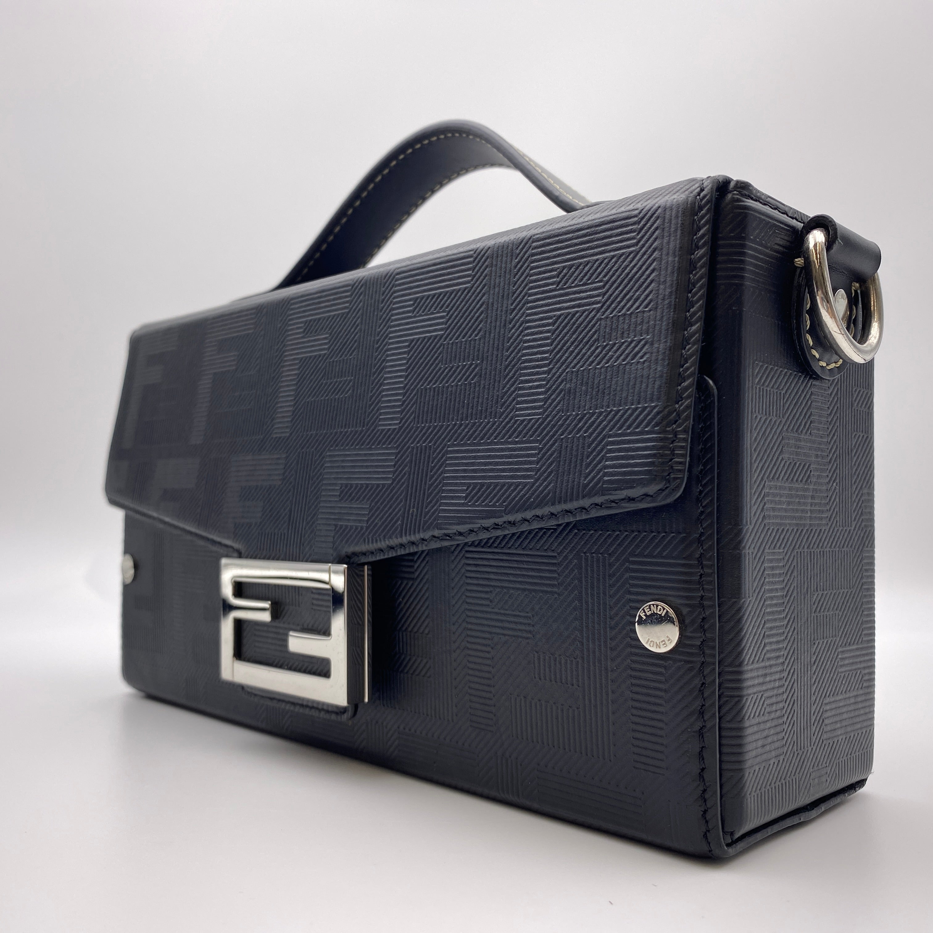 【送料無料】_ FENDI _(フェンディ)_バゲット ソフトトランク _ブラックレザー バッグ_中古品