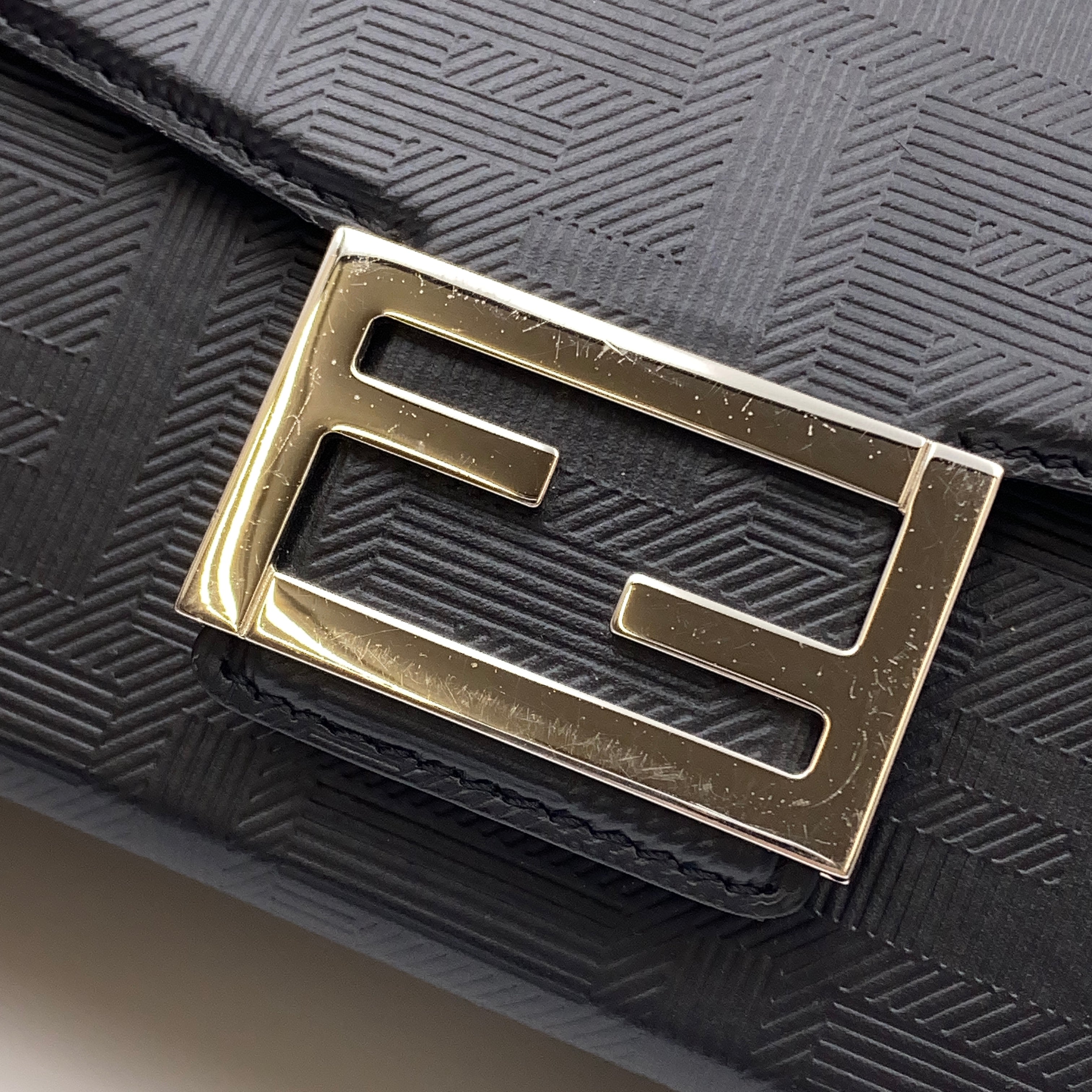 【送料無料】_ FENDI _(フェンディ)_バゲット ソフトトランク _ブラックレザー バッグ_中古品
