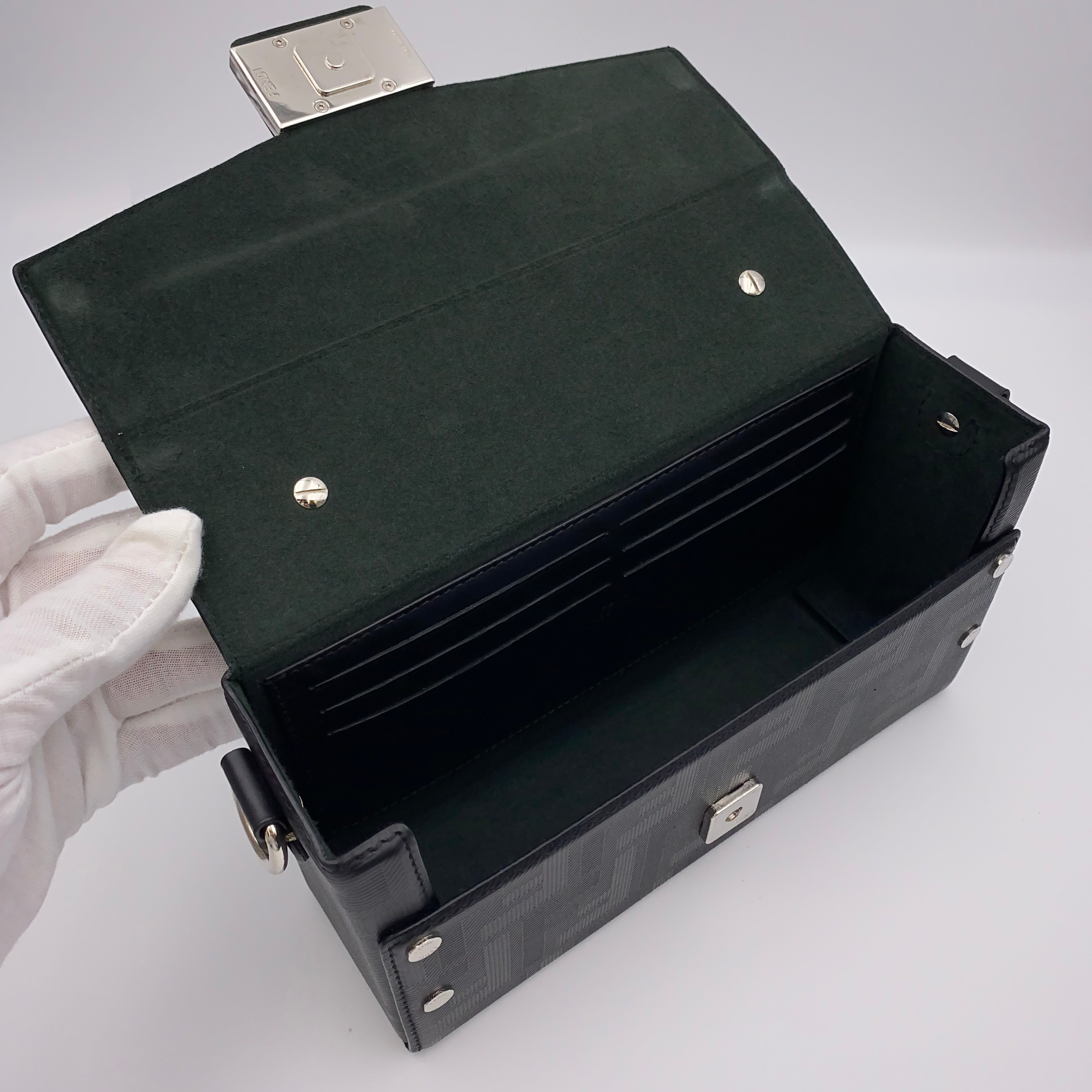 【送料無料】_ FENDI _(フェンディ)_バゲット ソフトトランク _ブラックレザー バッグ_中古品