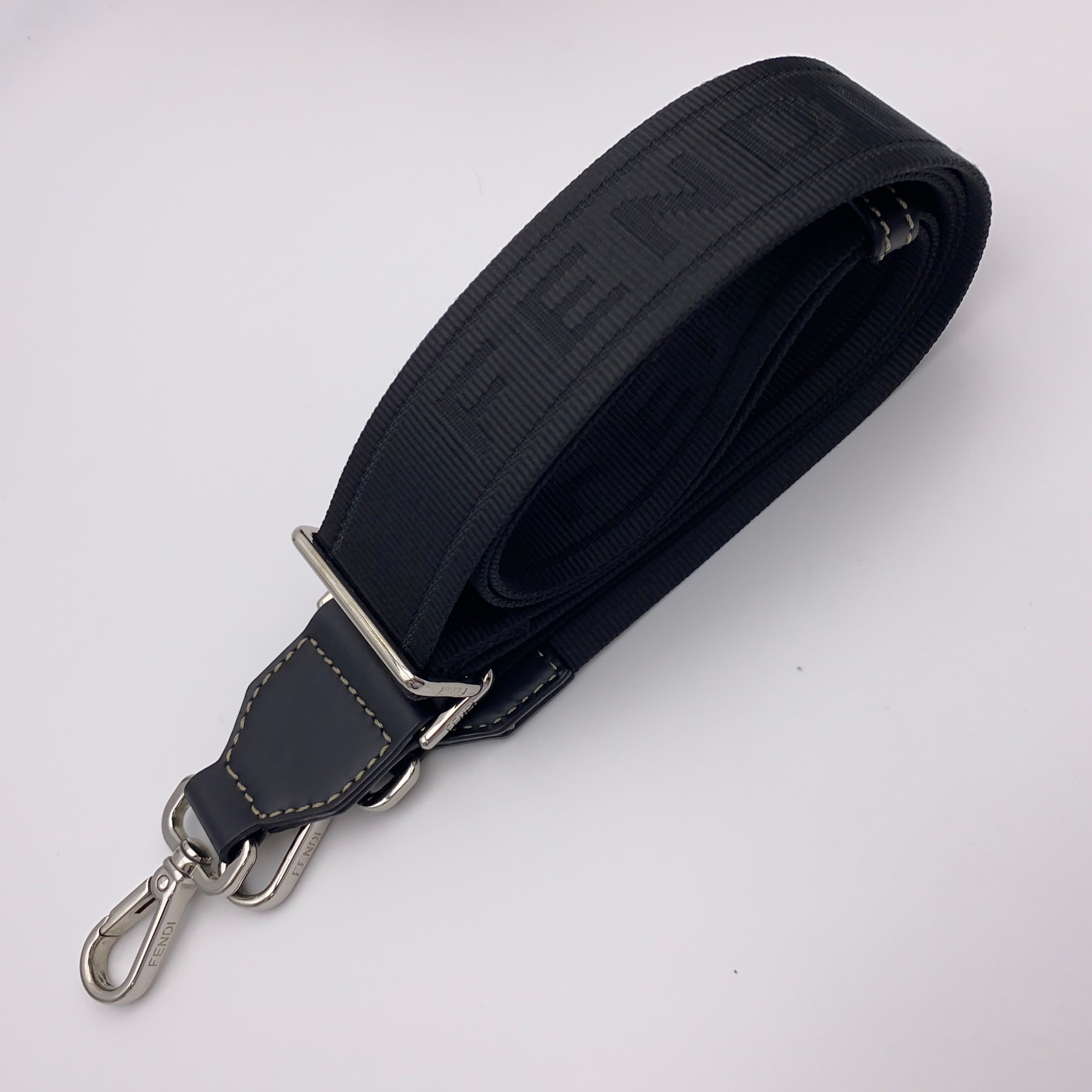 【送料無料】_ FENDI _(フェンディ)_バゲット ソフトトランク _ブラックレザー バッグ_中古品