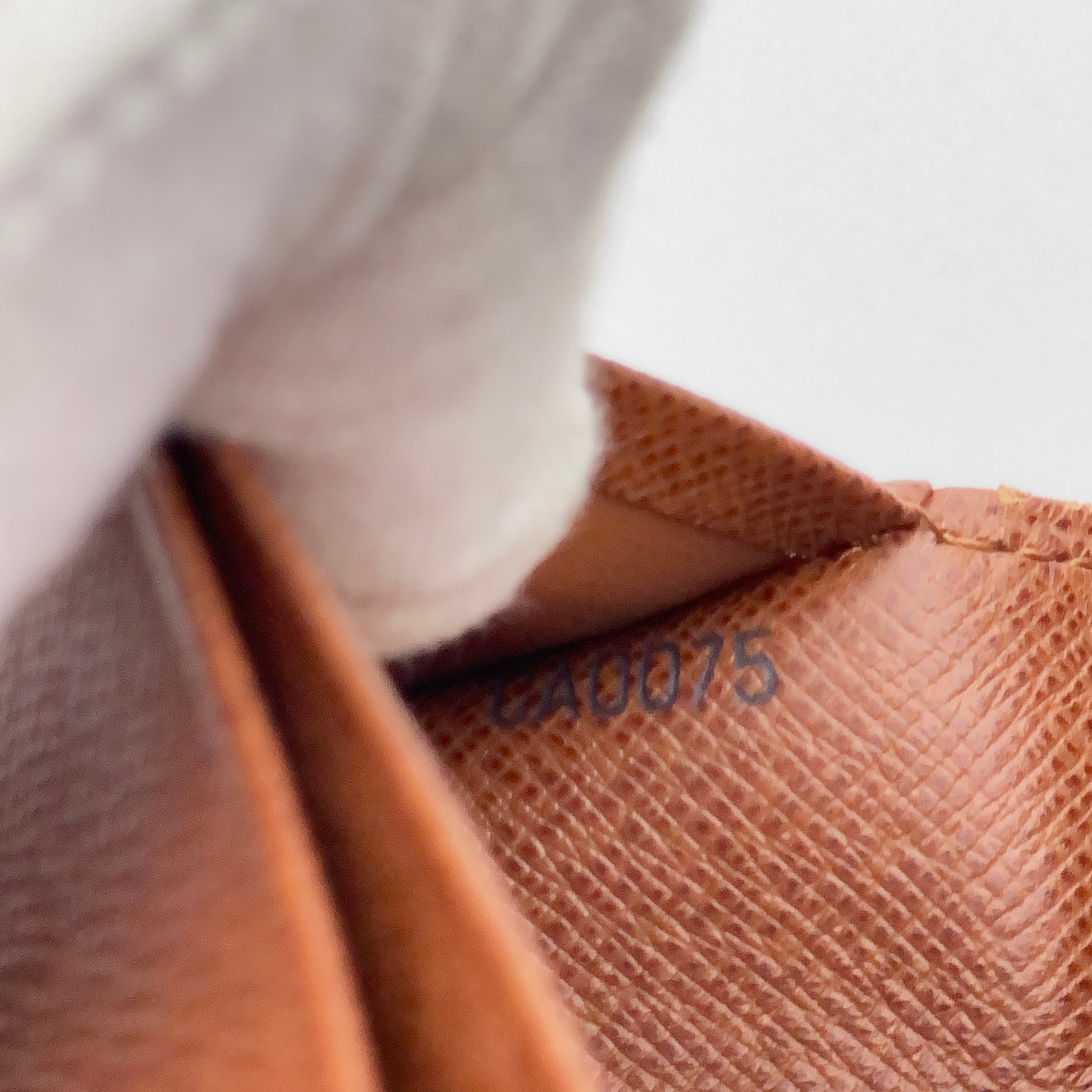 LOUIS VUITTON _(ルイヴィトン)_ ポルトモネ・ビエトレゾール_M61730 二つ折り財布_中古品