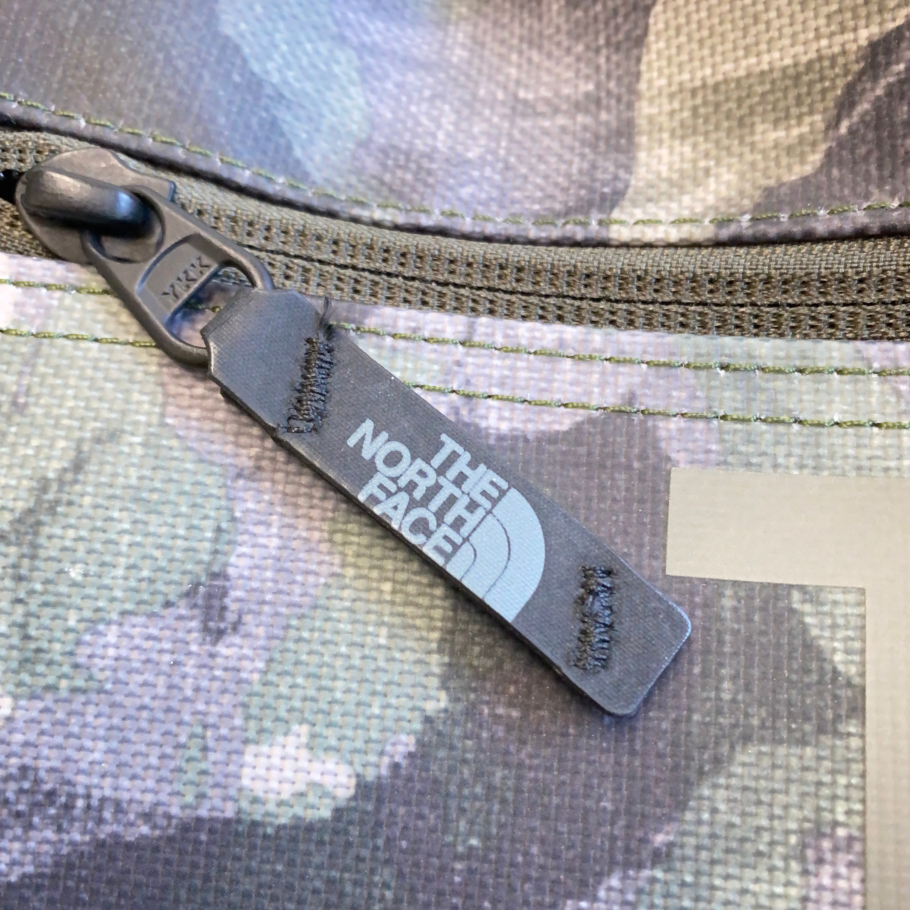 【送料無料】_ THE NORTH FACE_(ノースフェイス)_BCヒューズボックス2 _カモフラージュプリントNM81817_ 中古品