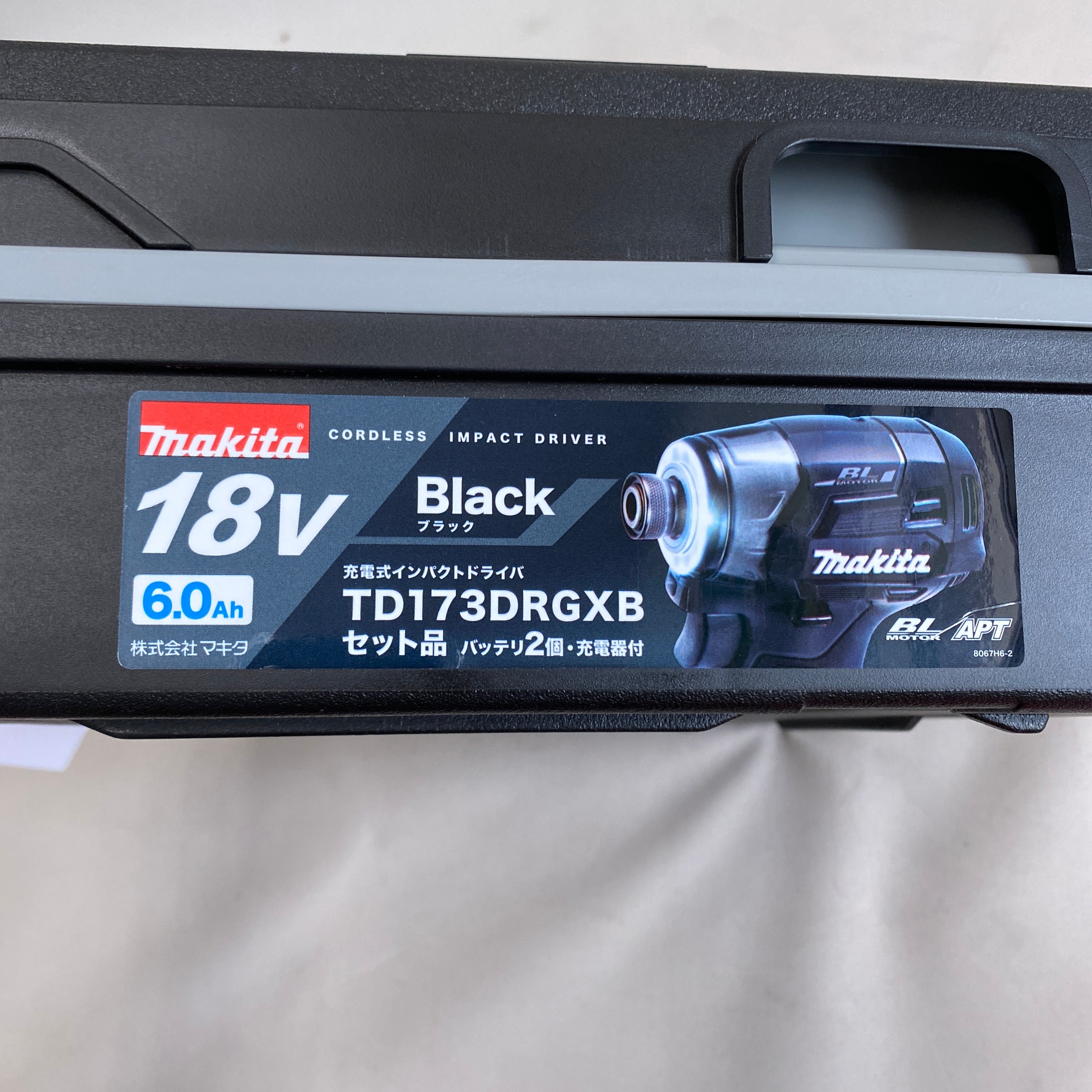 【送料無料】_makita_(マキタ)_充電式インパクトドライバ _TD173DRGXB(ブラック)_ 18V 6.0Ah (バッテリBL1860B×2本)_充電器DC18RF・ケース付_未使用品