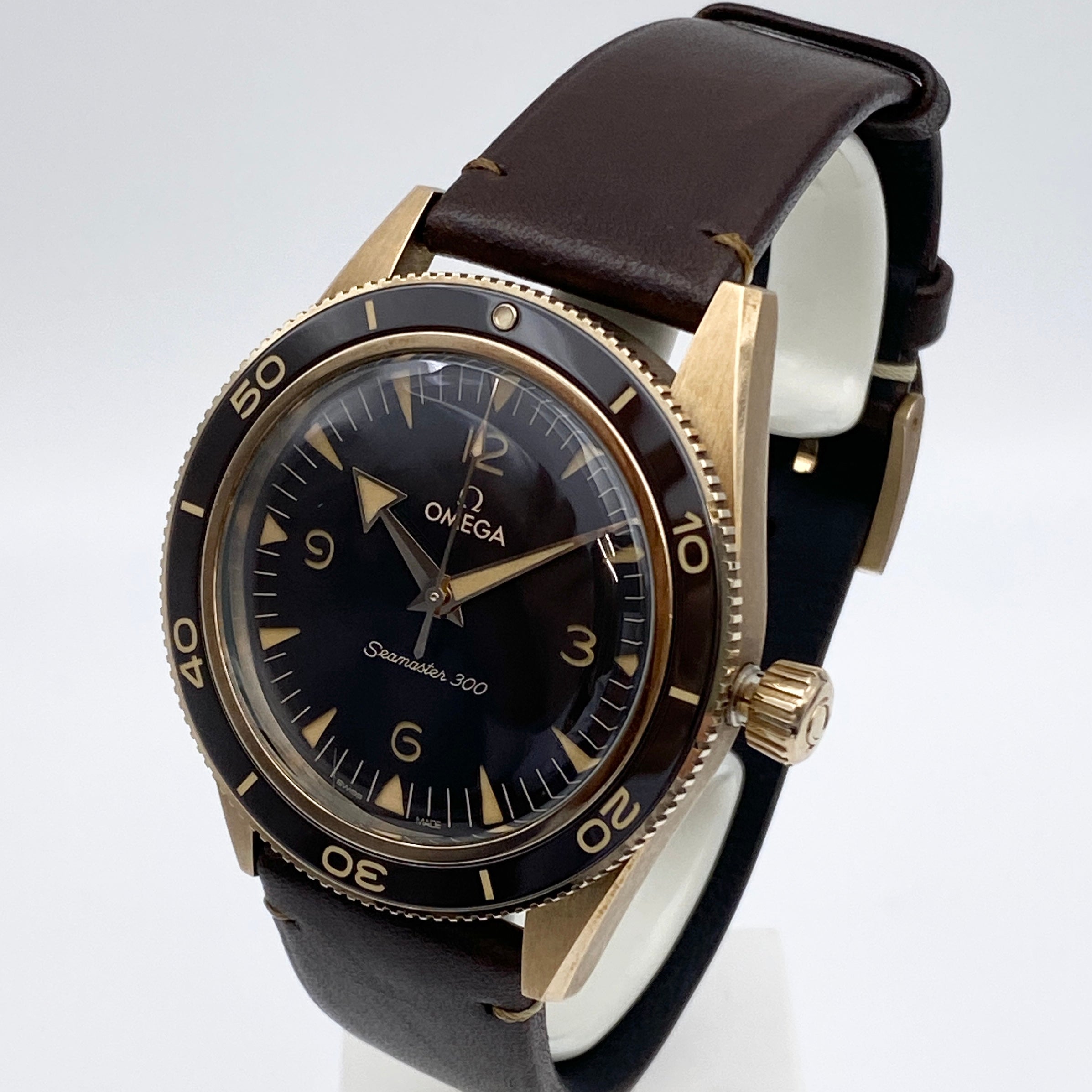 【送料無料】_ OMEGA_(オメガ)_シーマスター 300 _マスター クロノメーター _234.92.41.21.10.00_中古品