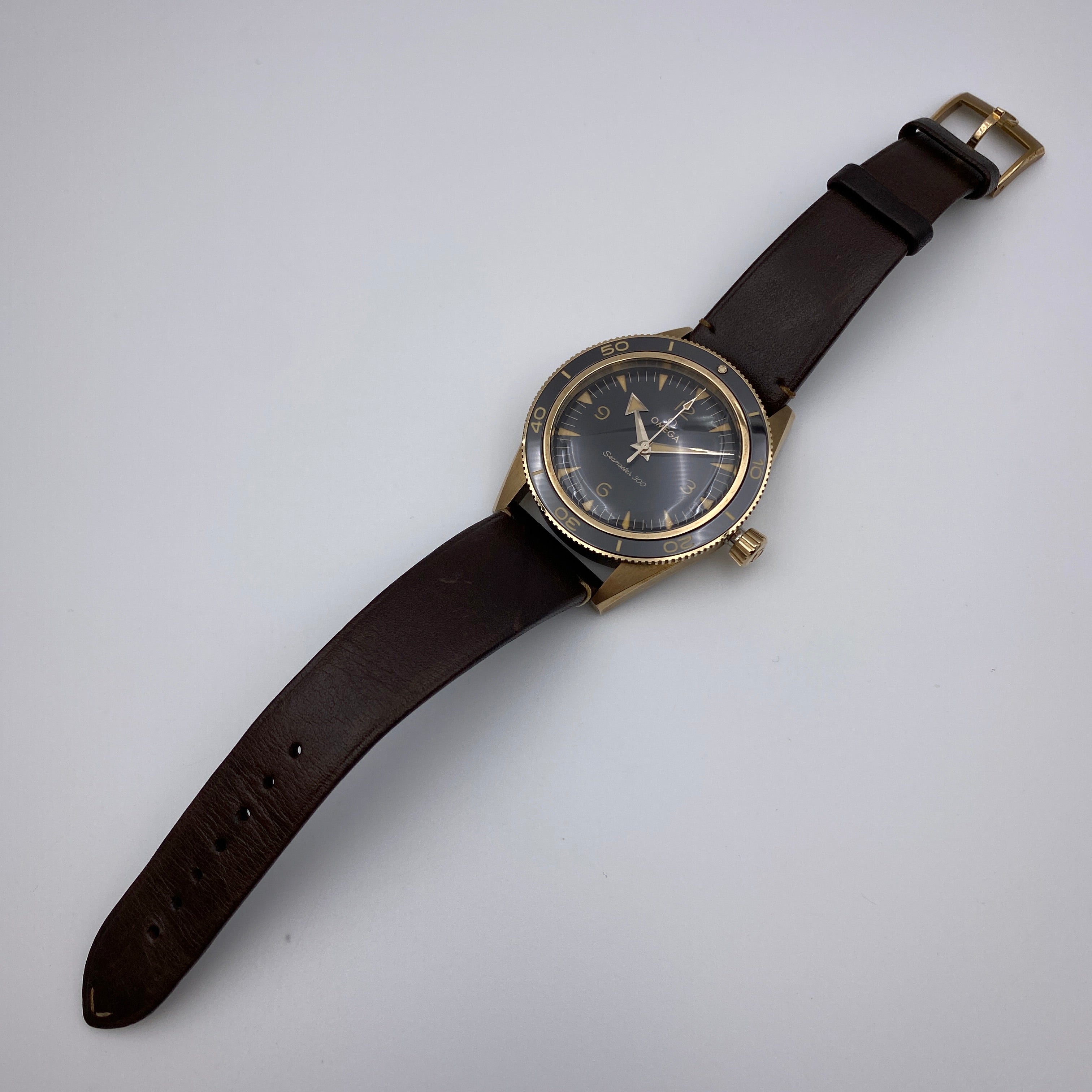 【送料無料】_ OMEGA_(オメガ)_シーマスター 300 _マスター クロノメーター _234.92.41.21.10.00_中古品