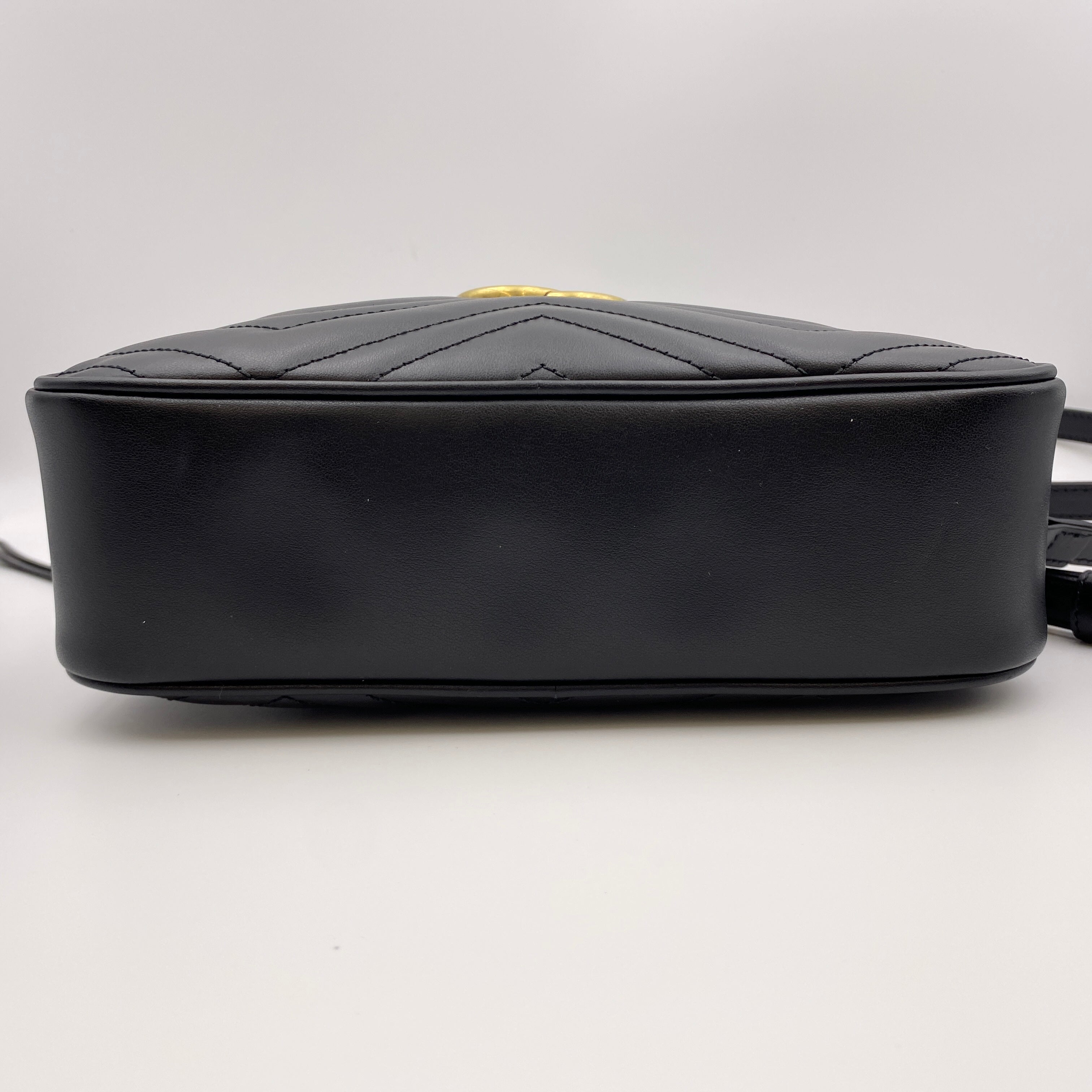 GUCCI_(グッチ)_GGマーモント キルティング_ スモール ショルダーバッグ 447632_中古品