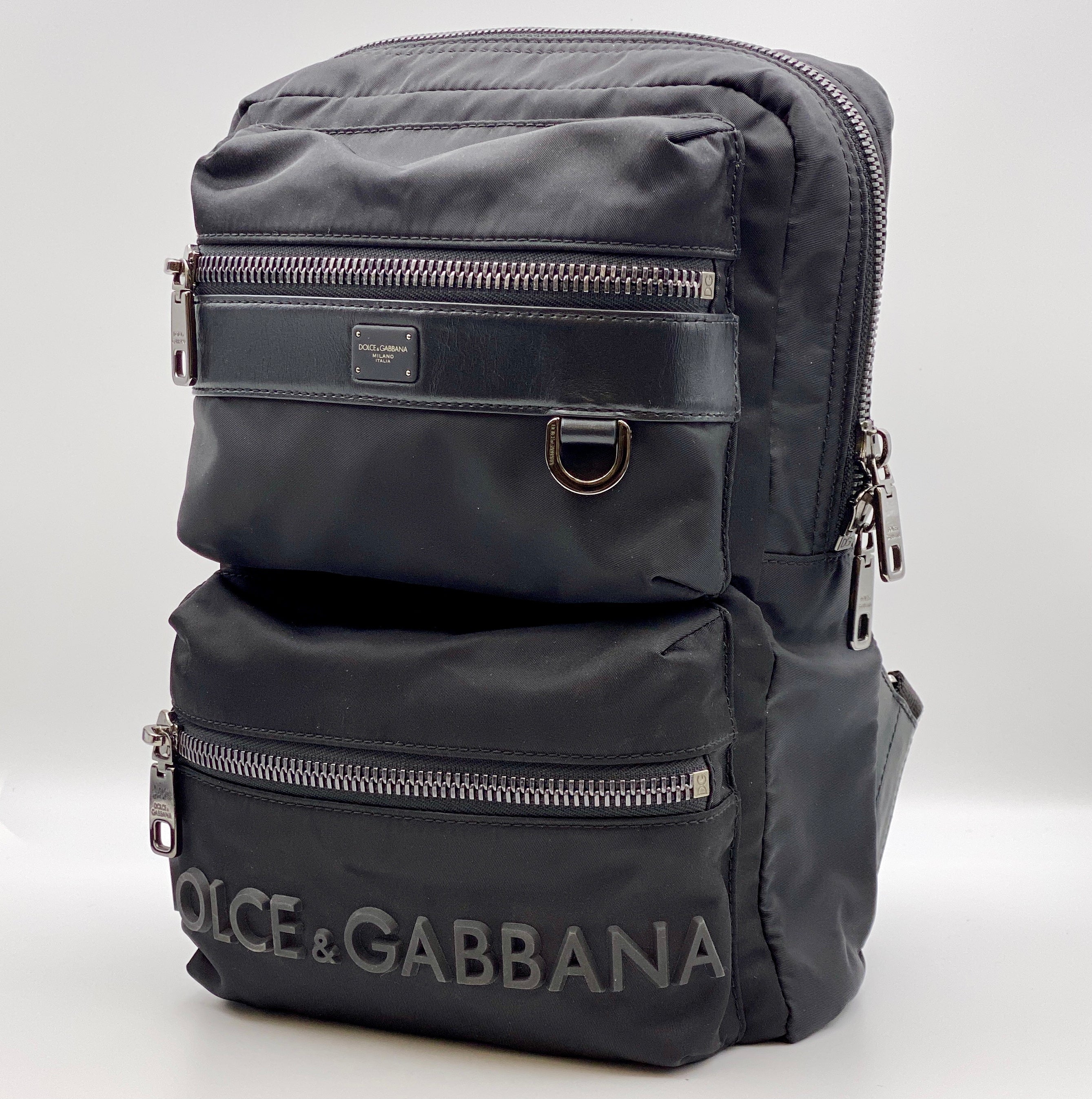 【送料無料】_ DOLCE&GABBANA_(ドルチェ&ガッバーナ)_立体3Dロゴ ブラックロゴプレート _ナイロンボディバッグ_中古品