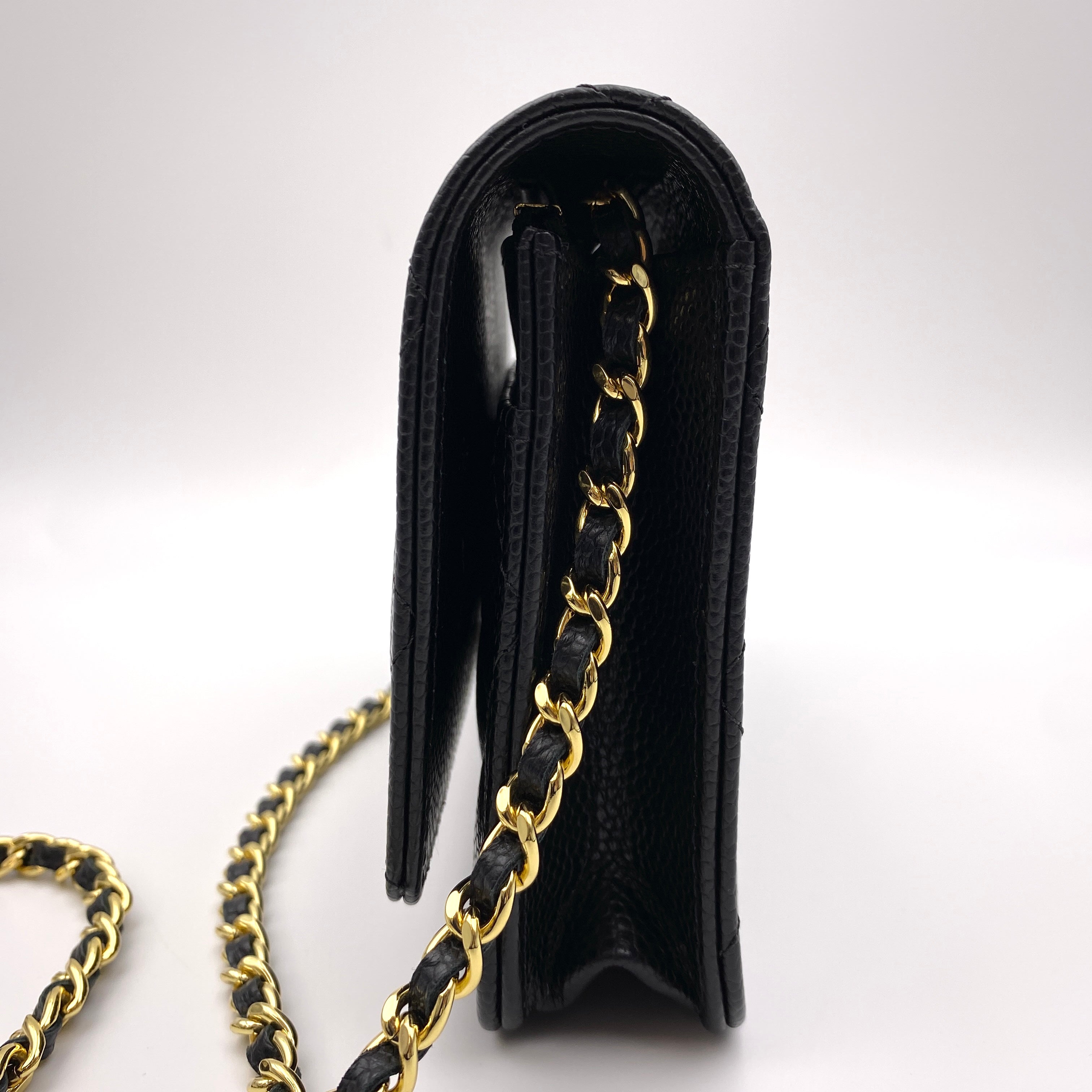 【送料無料】_ CHANEL_(シャネル)_クラッシックチェーンウォレット _マトラッセ/キャビアスキン _中古品