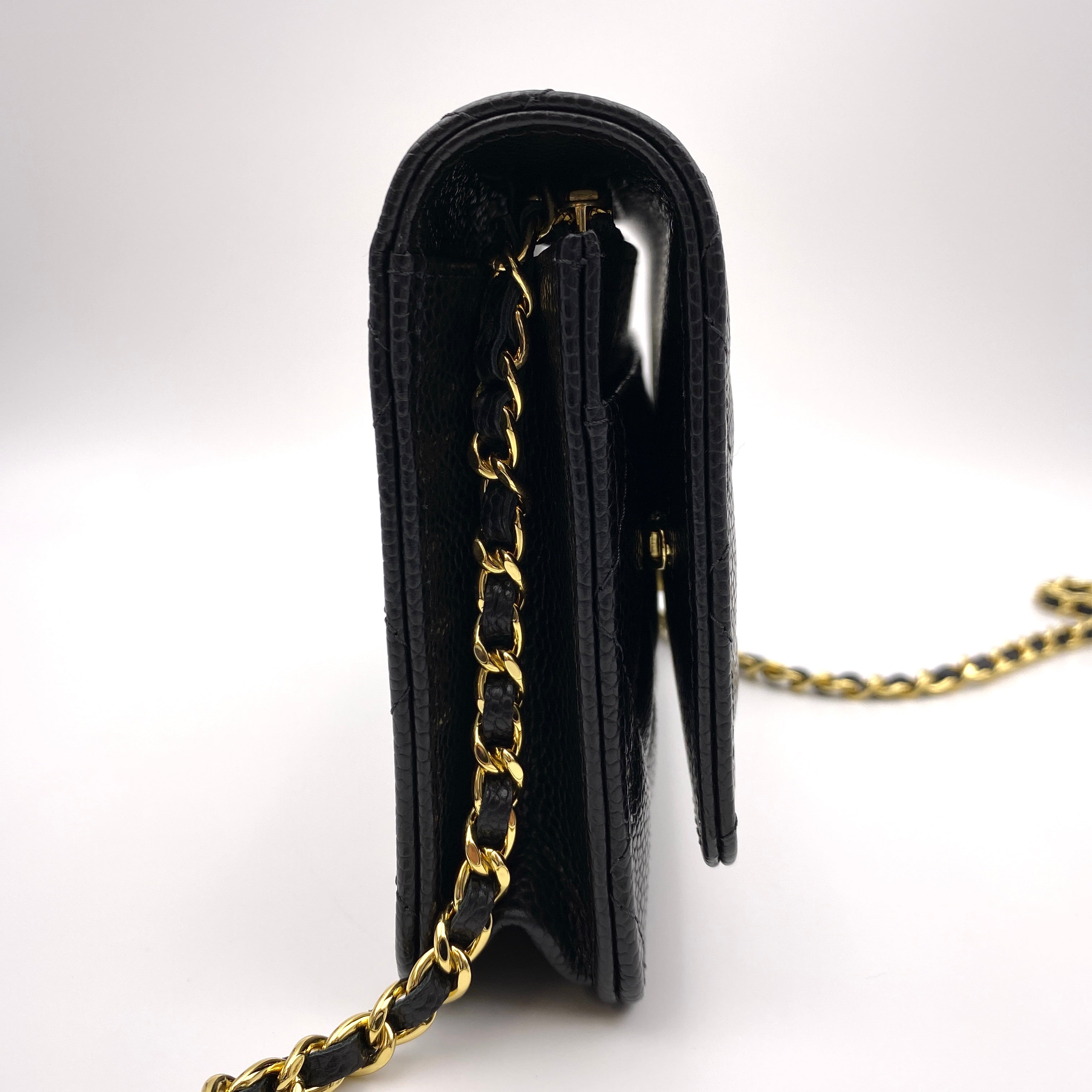 【送料無料】_ CHANEL_(シャネル)_クラッシックチェーンウォレット _マトラッセ/キャビアスキン _中古品