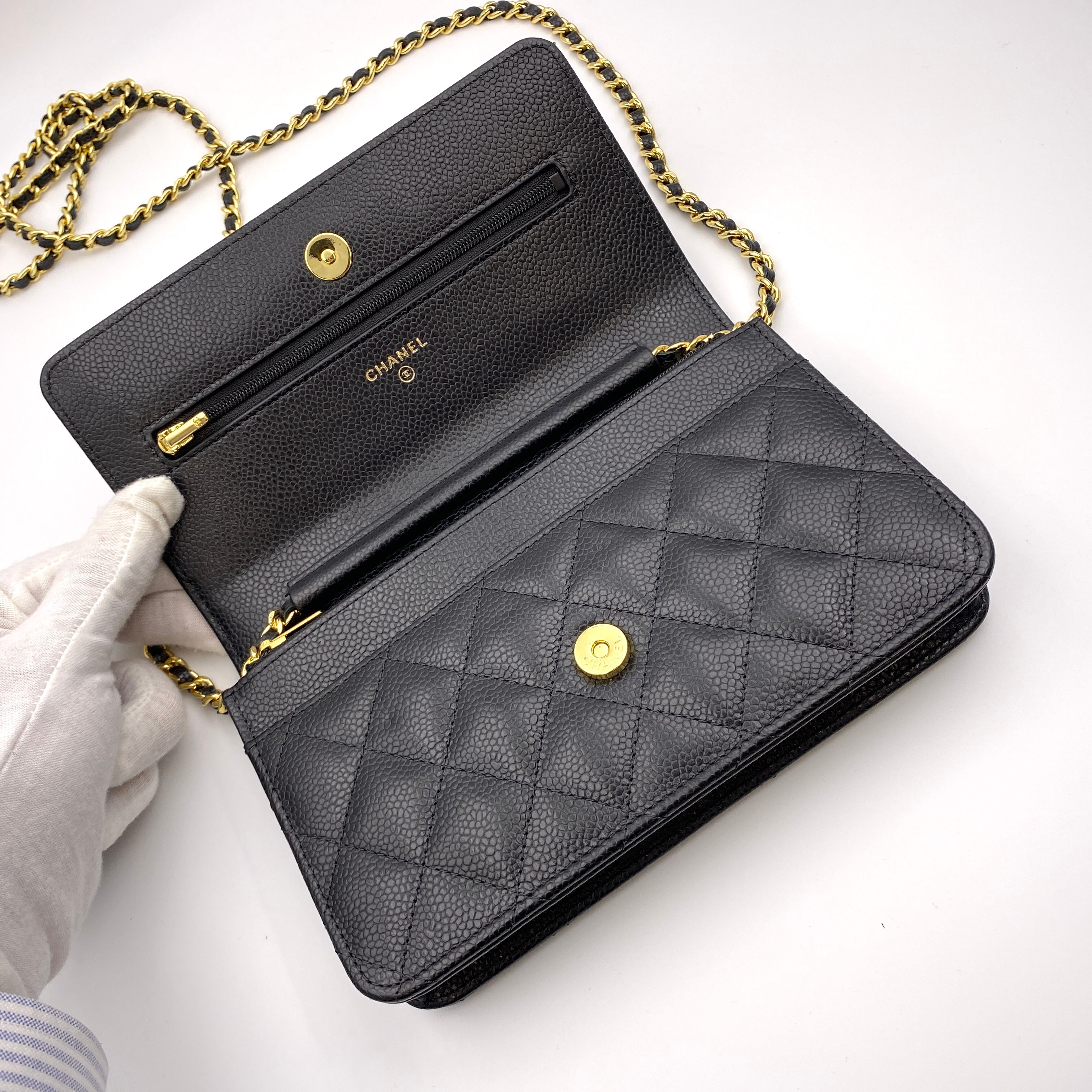 【送料無料】_ CHANEL_(シャネル)_クラッシックチェーンウォレット _マトラッセ/キャビアスキン _中古品