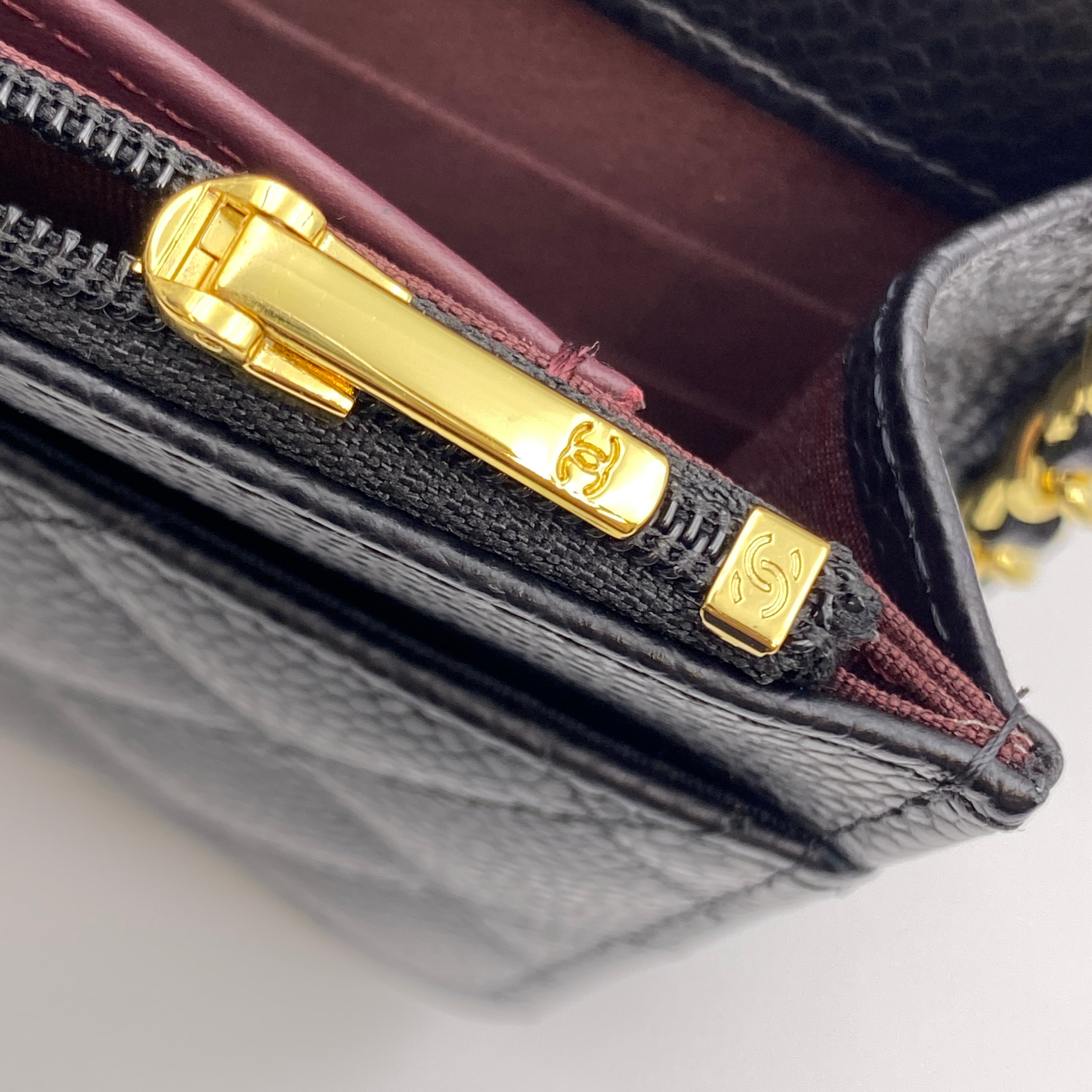 【送料無料】_ CHANEL_(シャネル)_クラッシックチェーンウォレット _マトラッセ/キャビアスキン _中古品