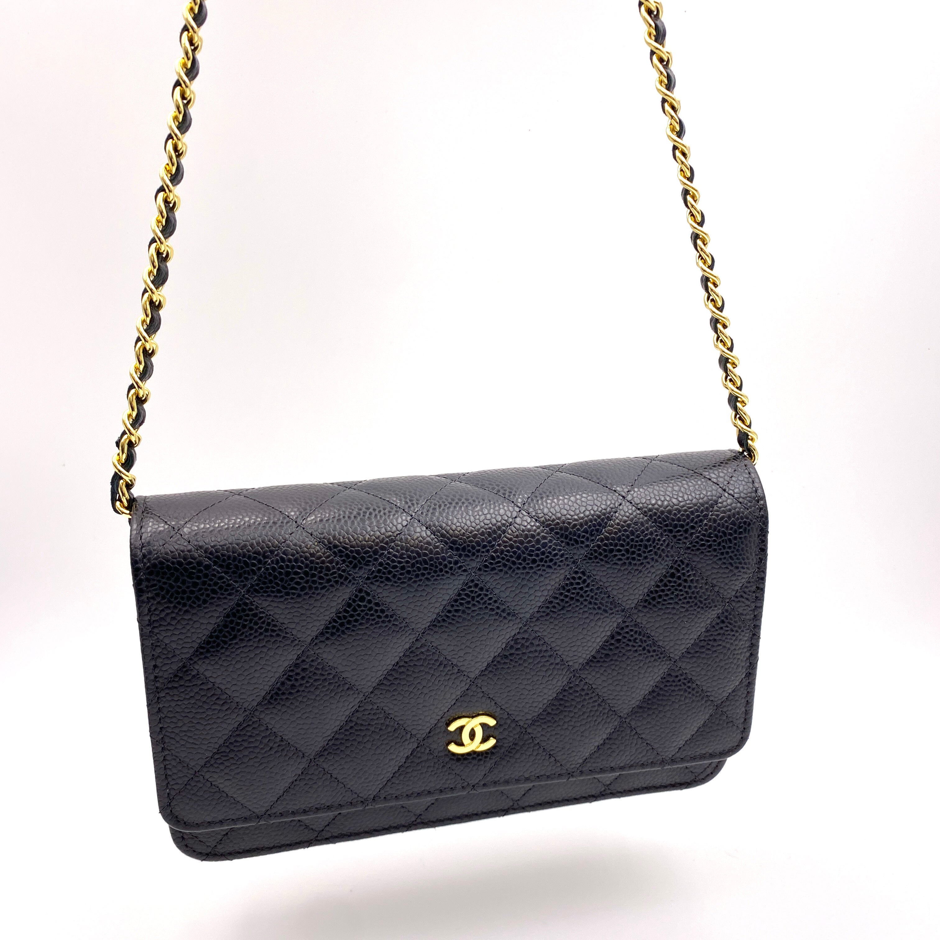 【送料無料】_ CHANEL_(シャネル)_クラッシックチェーンウォレット _マトラッセ/キャビアスキン _中古品