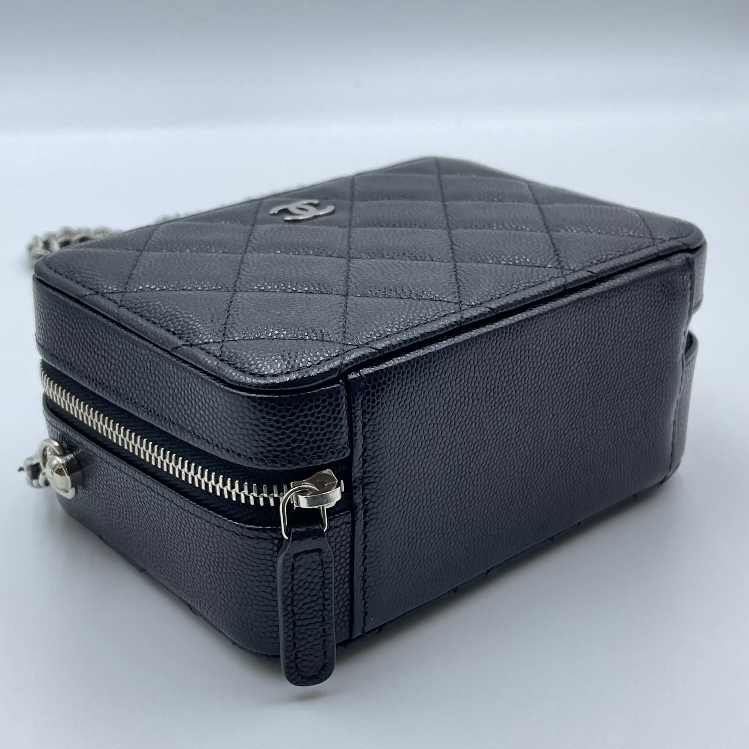 【送料無料】_CHANEL _(シャネル)_ミニマトラッセ チェーンショルダーバッグ_ AP2426 キャビアスキン カメラバッグ_中古品