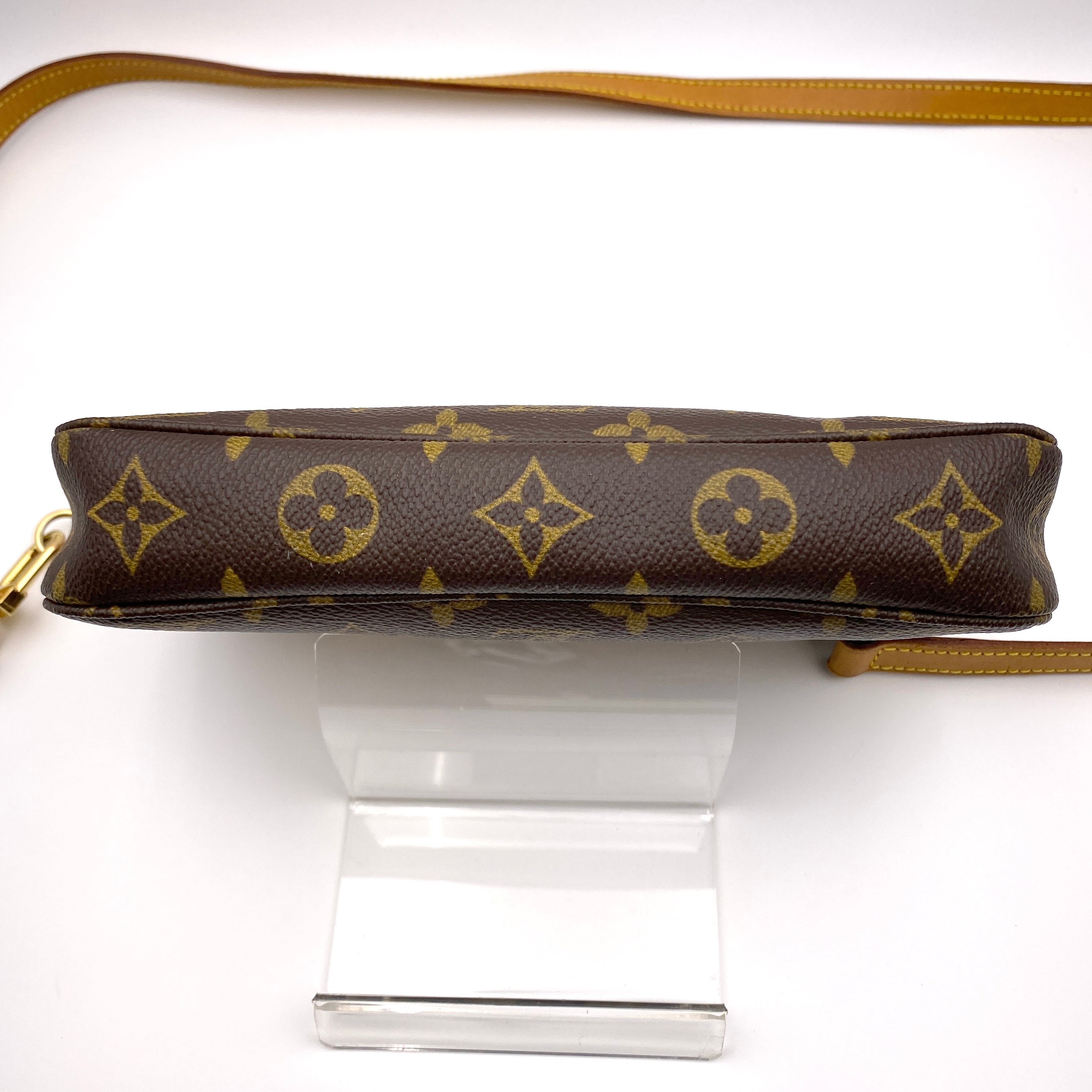 【送料無料】_ LOUIS VUITTON_(ルイヴィトン)_ポシェットアクセソワール_ M51980ロングストラップ付_ 中古品