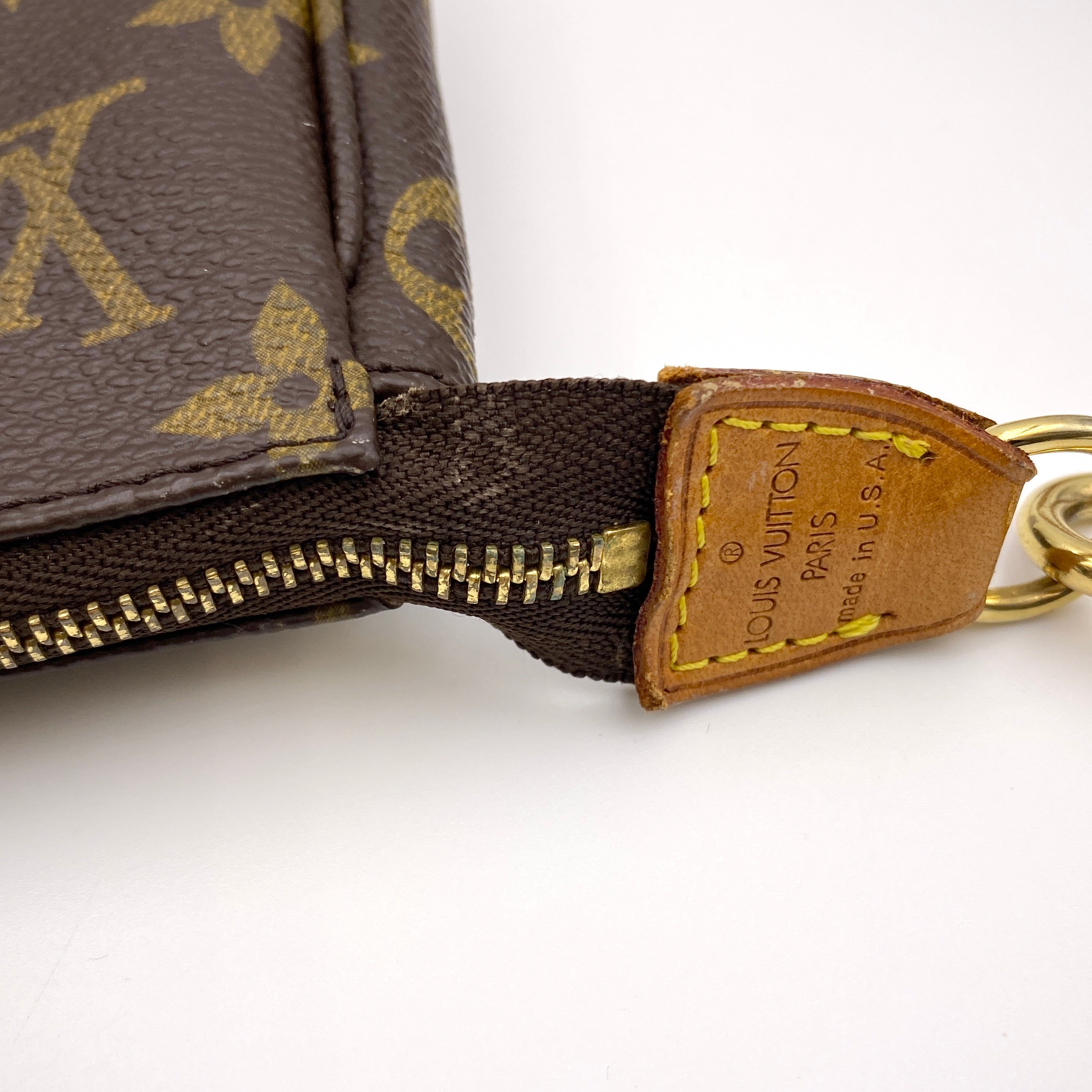 【送料無料】_ LOUIS VUITTON_(ルイヴィトン)_ポシェットアクセソワール_ M51980ロングストラップ付_ 中古品