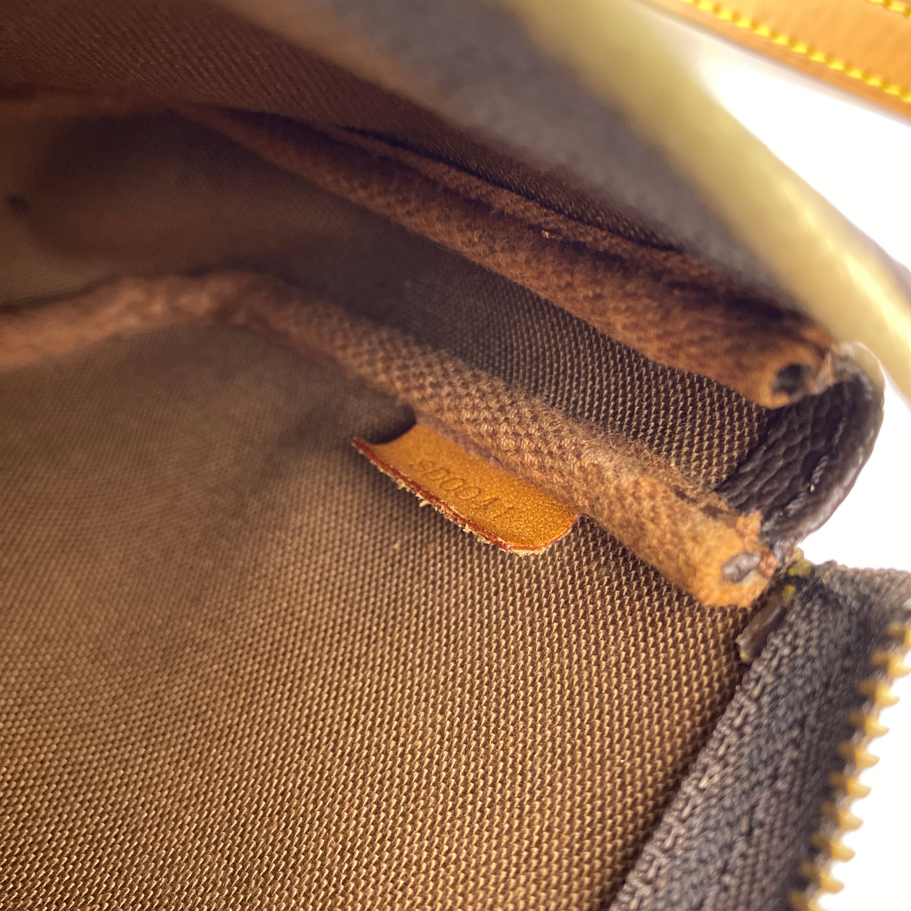 【送料無料】_ LOUIS VUITTON_(ルイヴィトン)_ポシェットアクセソワール_ M51980ロングストラップ付_ 中古品