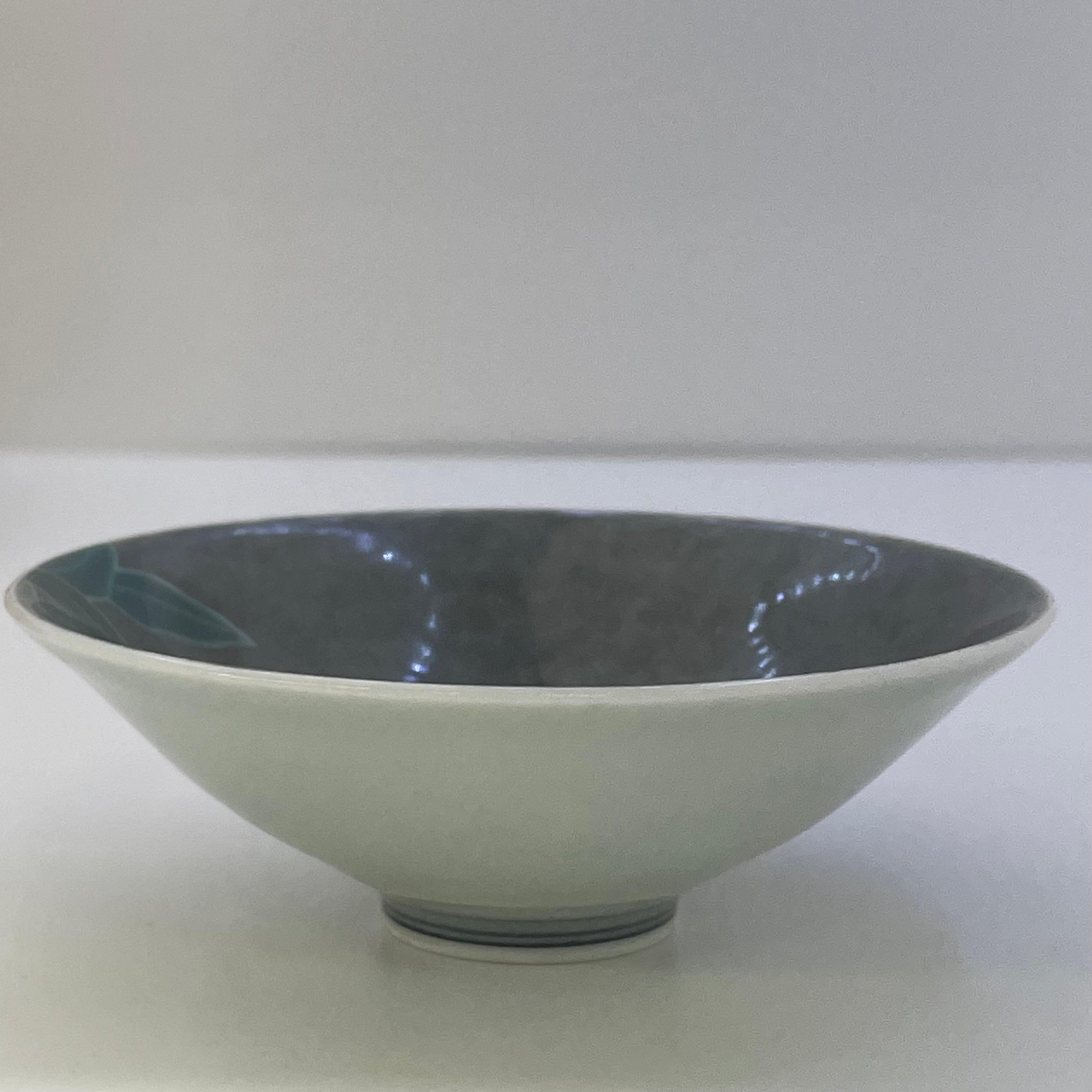 十四代今泉今右衛門 作_色絵薄墨墨はじき柘榴文盃_中古品