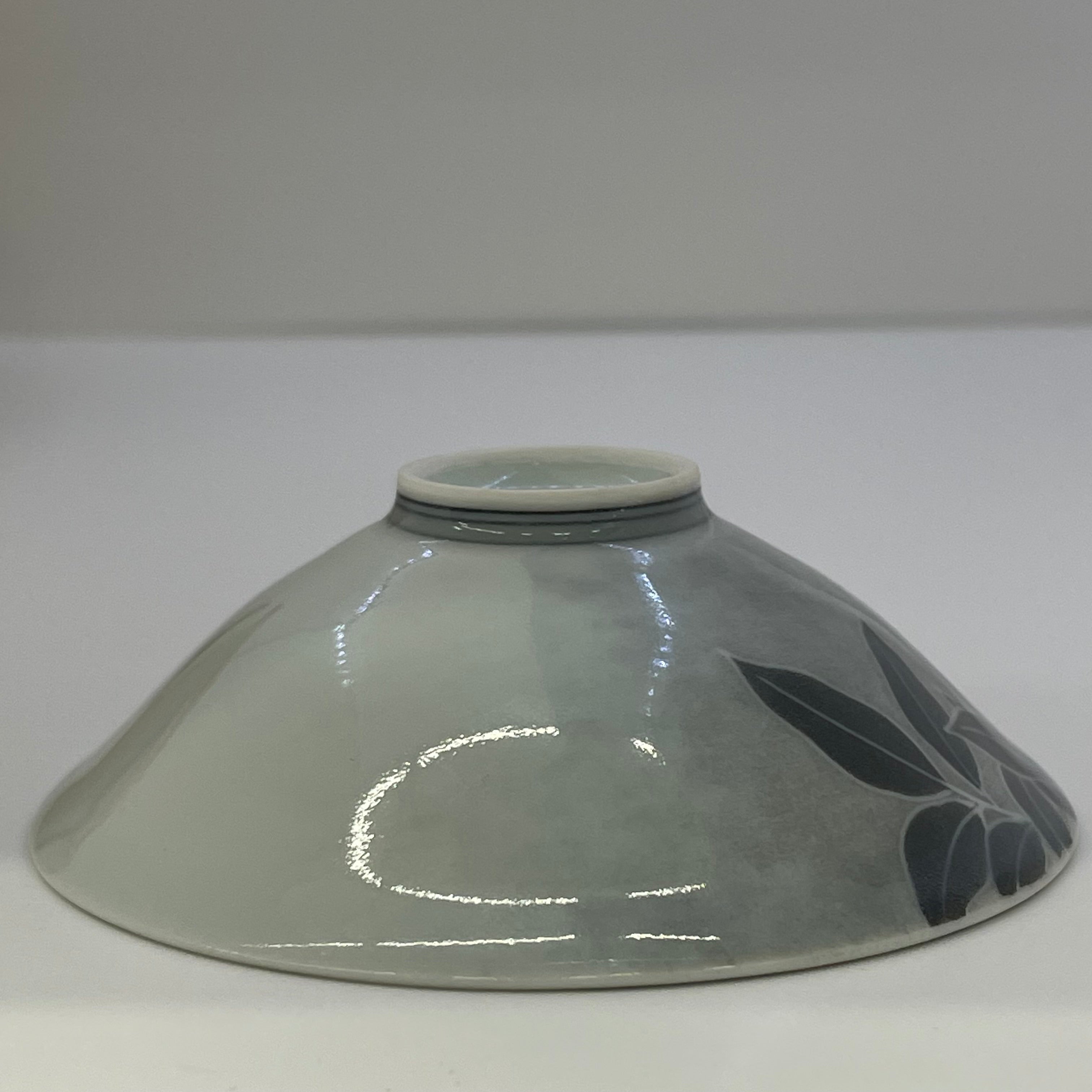 十四代今泉今右衛門 作_色絵薄墨墨はじき柘榴文盃_中古品