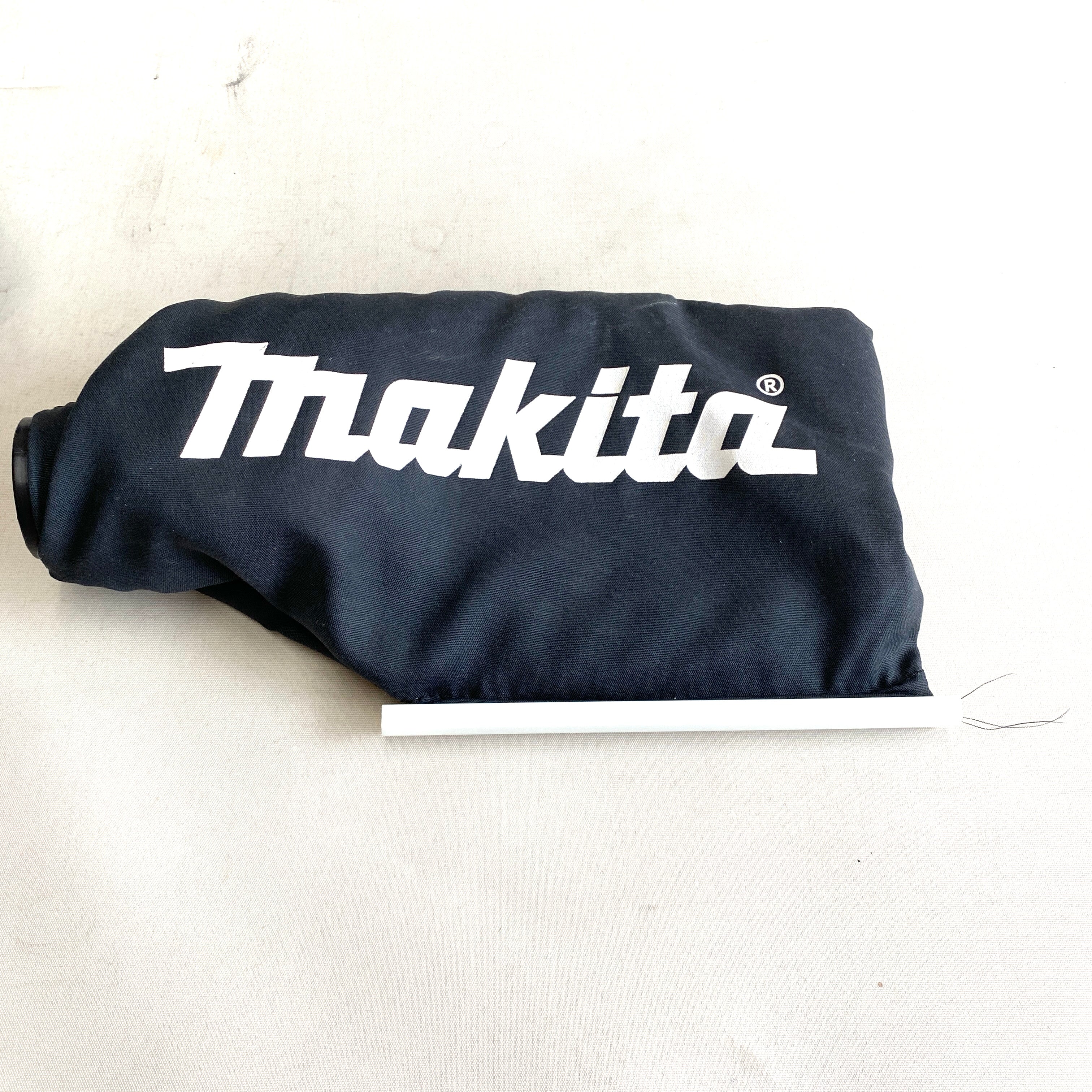 【送料無料】_ makita_(マキタ)_165ミリ充電式卓上マルノコ_LS600D 18Vアルミベース 本体のみ_ 中古品