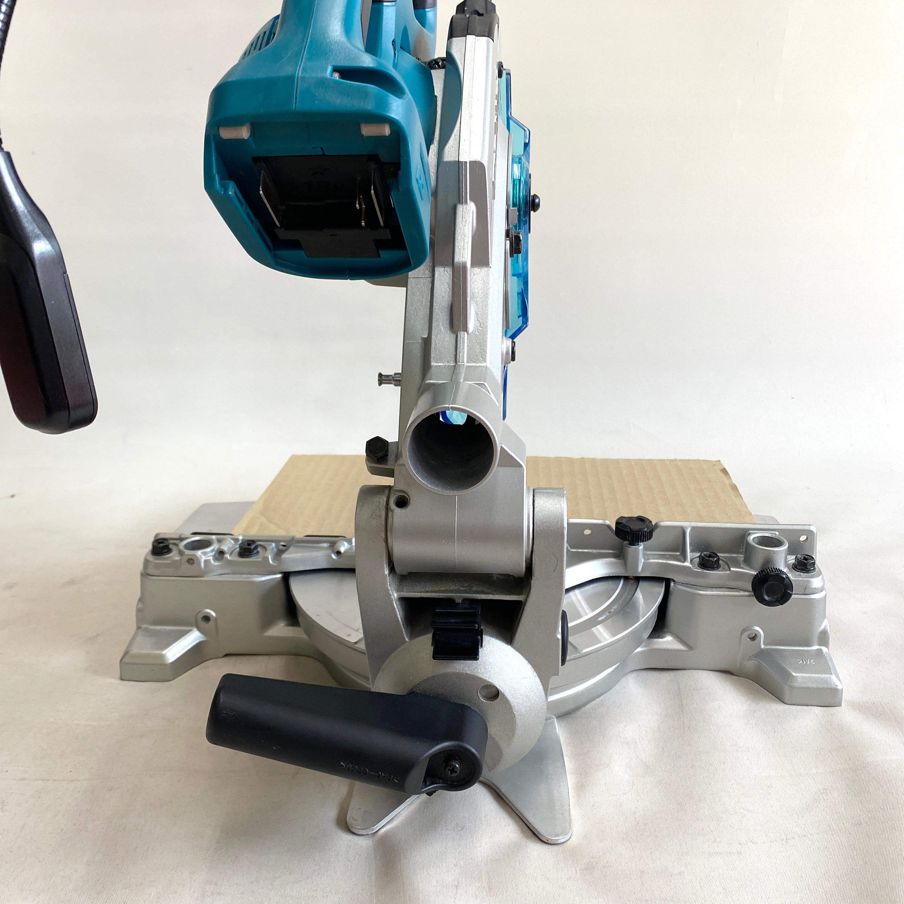 【送料無料】_ makita_(マキタ)_165ミリ充電式卓上マルノコ_LS600D 18Vアルミベース 本体のみ_ 中古品