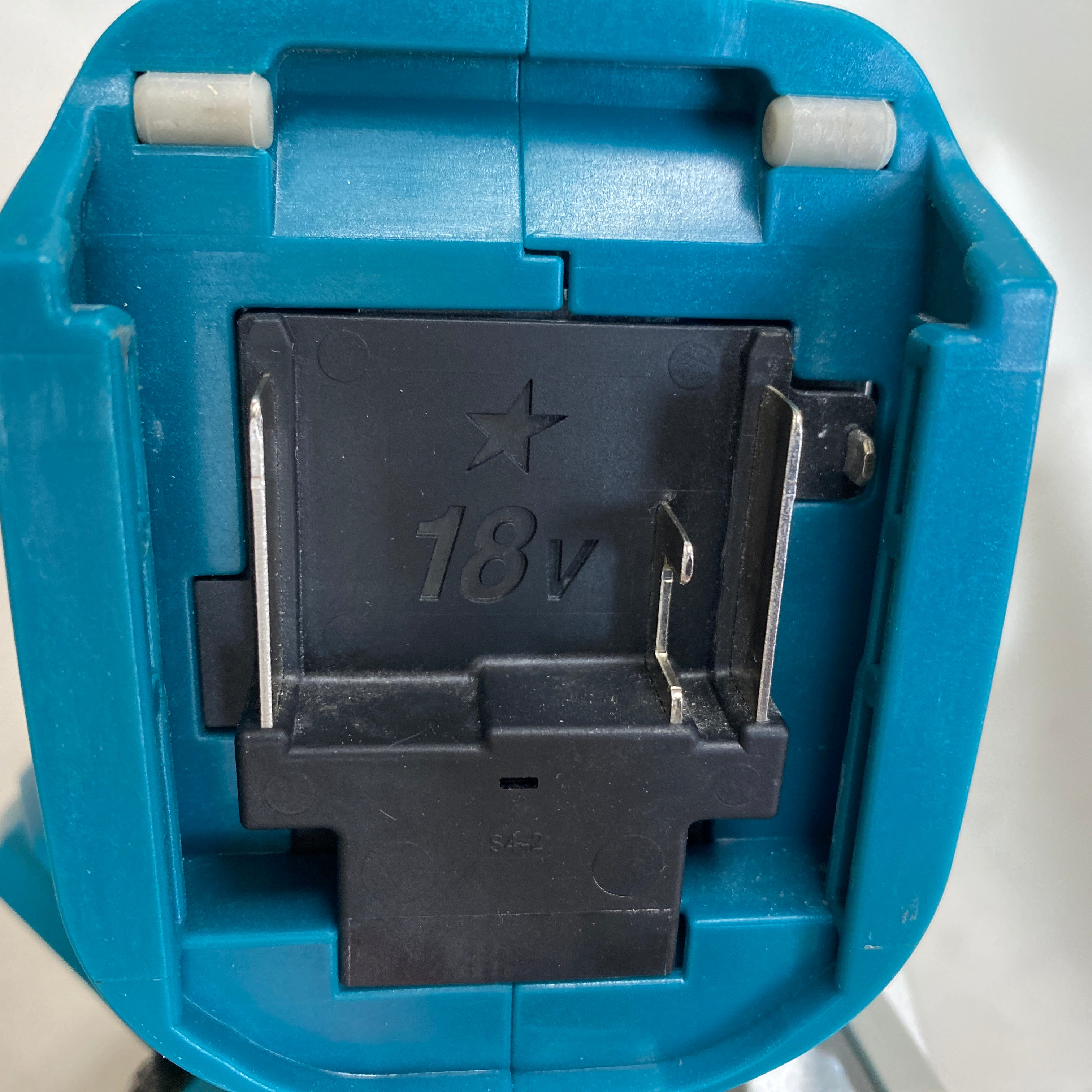 【送料無料】_ makita_(マキタ)_165ミリ充電式卓上マルノコ_LS600D 18Vアルミベース 本体のみ_ 中古品